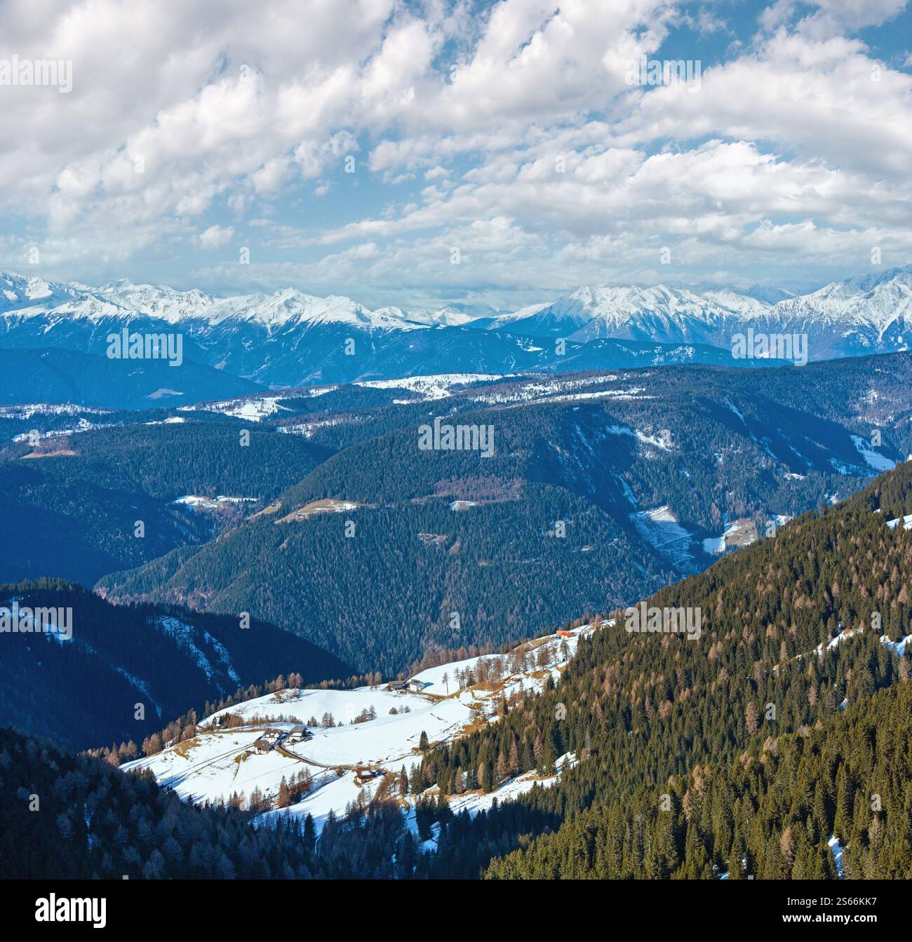 Paysage de montagne Hiver matin (ou corne Rittner Ritten, Italie) Banque D'Images
