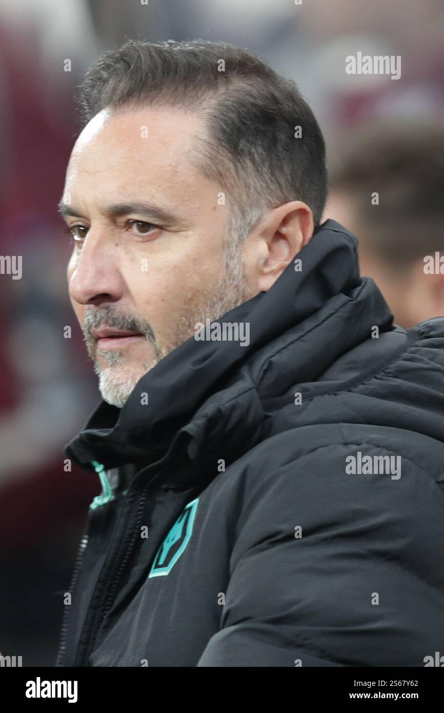 Directeur de Wolverhampton Wanderers Vítor Pereira- Newcastle United v Wolverhampton Wanderers, premier League, St James' Park, Newcastle upon Tyne, Royaume-Uni - 15 janvier 2025 usage éditorial exclusif - des restrictions de DataCo s'appliquent Banque D'Images