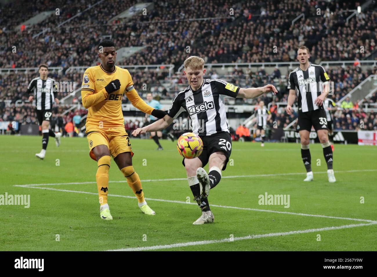 Lewis Hall of Newcastle United - Newcastle United v Wolverhampton Wanderers, premier League, St James' Park, Newcastle upon Tyne, Royaume-Uni - 15 janvier 2025 usage éditorial exclusif - des restrictions de DataCo s'appliquent Banque D'Images