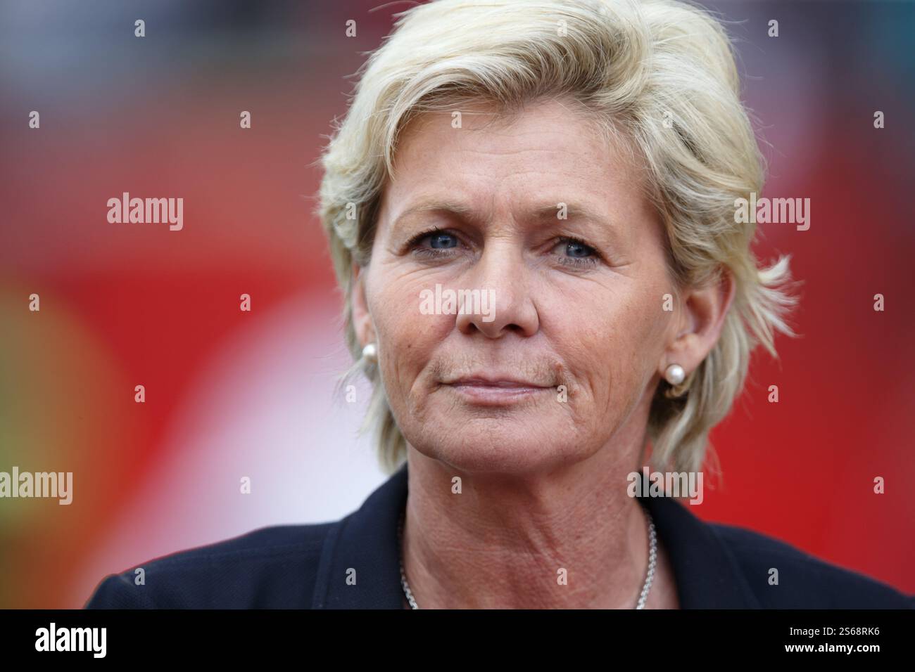 WINNIPEG, CANADA - 15 JUIN : L'entraîneur-chef de l'Allemagne Silvia Neid a été vu après une victoire de 4-0 contre la Thaïlande lors d'un match du Groupe B de la Coupe du monde féminine de la FIFA le 15 juin 2015 au stade de Winnipeg, au Canada. Usage éditorial exclusif. Utilisation commerciale interdite. (Photographie de Jonathan Paul Larsen / Diadem images) Banque D'Images