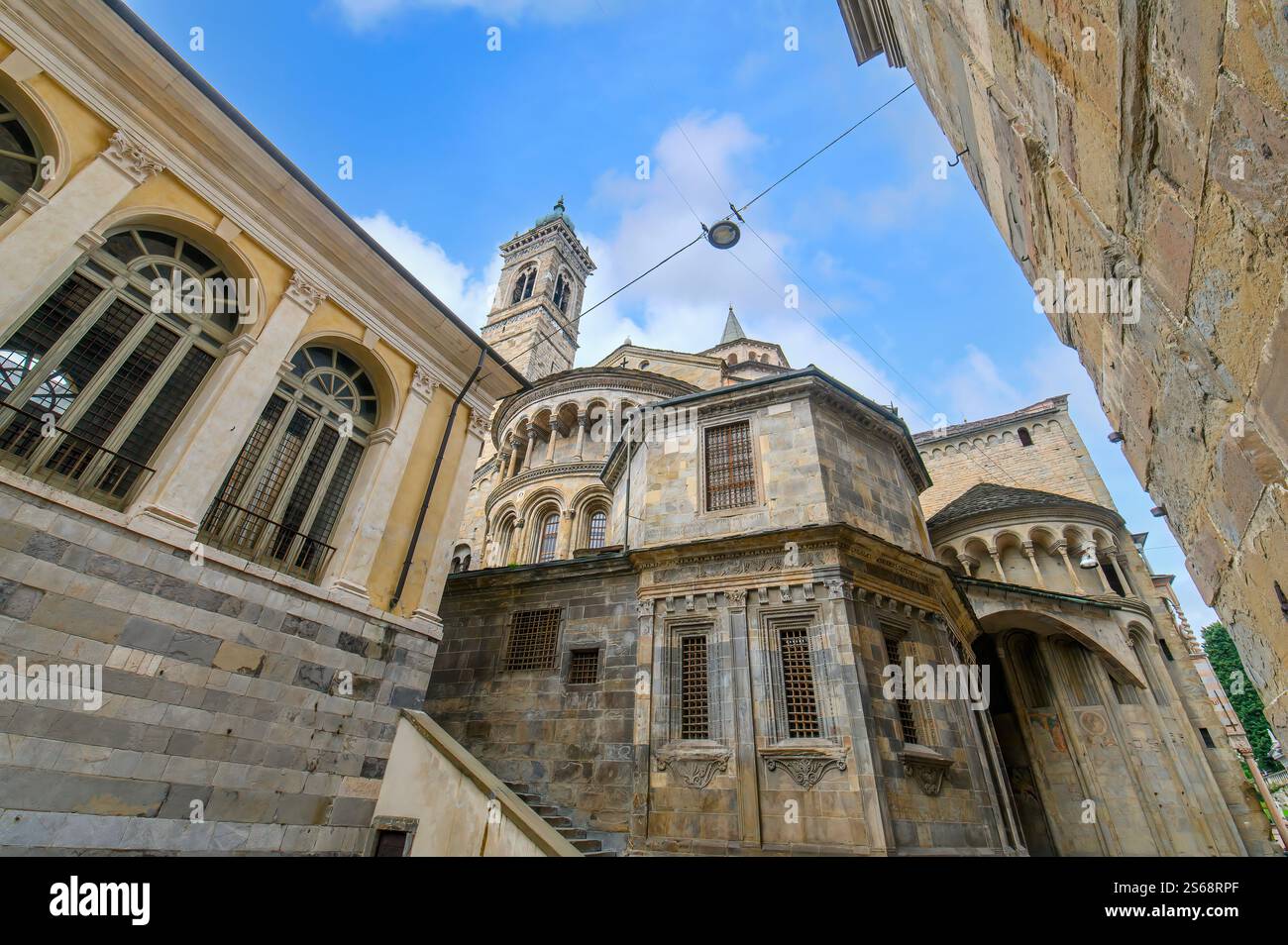 Bergame, Italie. Basilique de Santa Maria Maggiore , la chapelle Colleoni et le Duomo de Citta Alta. Architecture historique de la cathédrale de la vieille ville. Banque D'Images