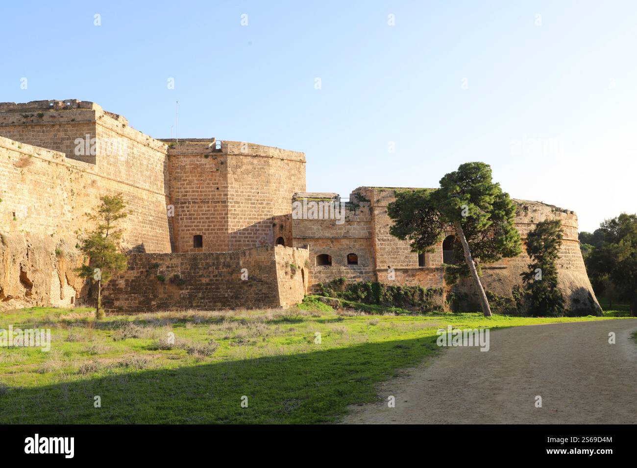 Les remparts et fortifications de la vieille ville à Famagouste, Chypre du Nord Banque D'Images