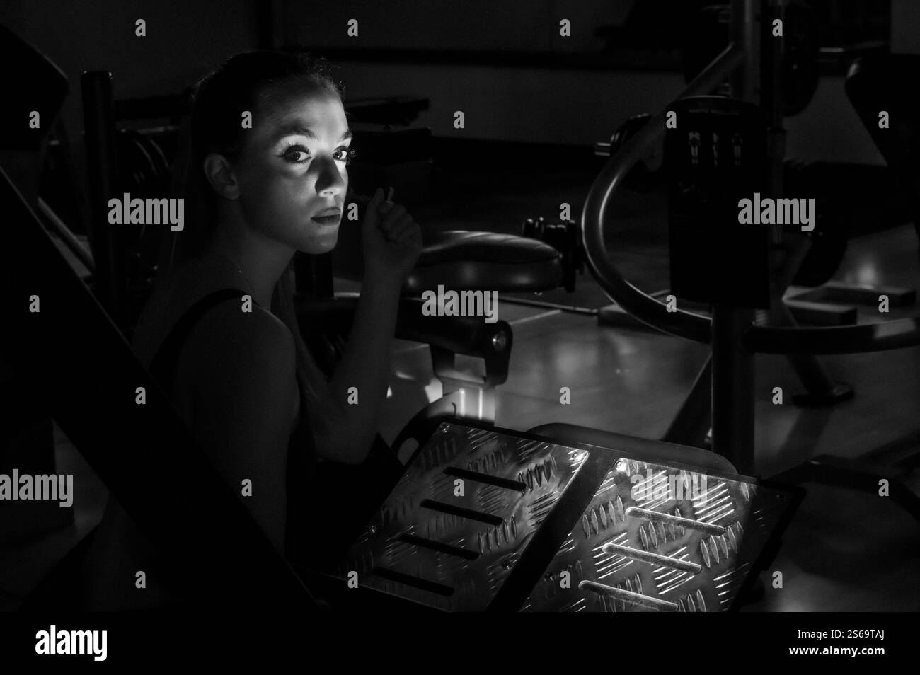 Entraînement pour le Deadlift, un entraînement fondamental dans la discipline Power Lifting. Il nécessite une formation en imagerie fonctionnelle (FIT) une technique de pensée. Banque D'Images