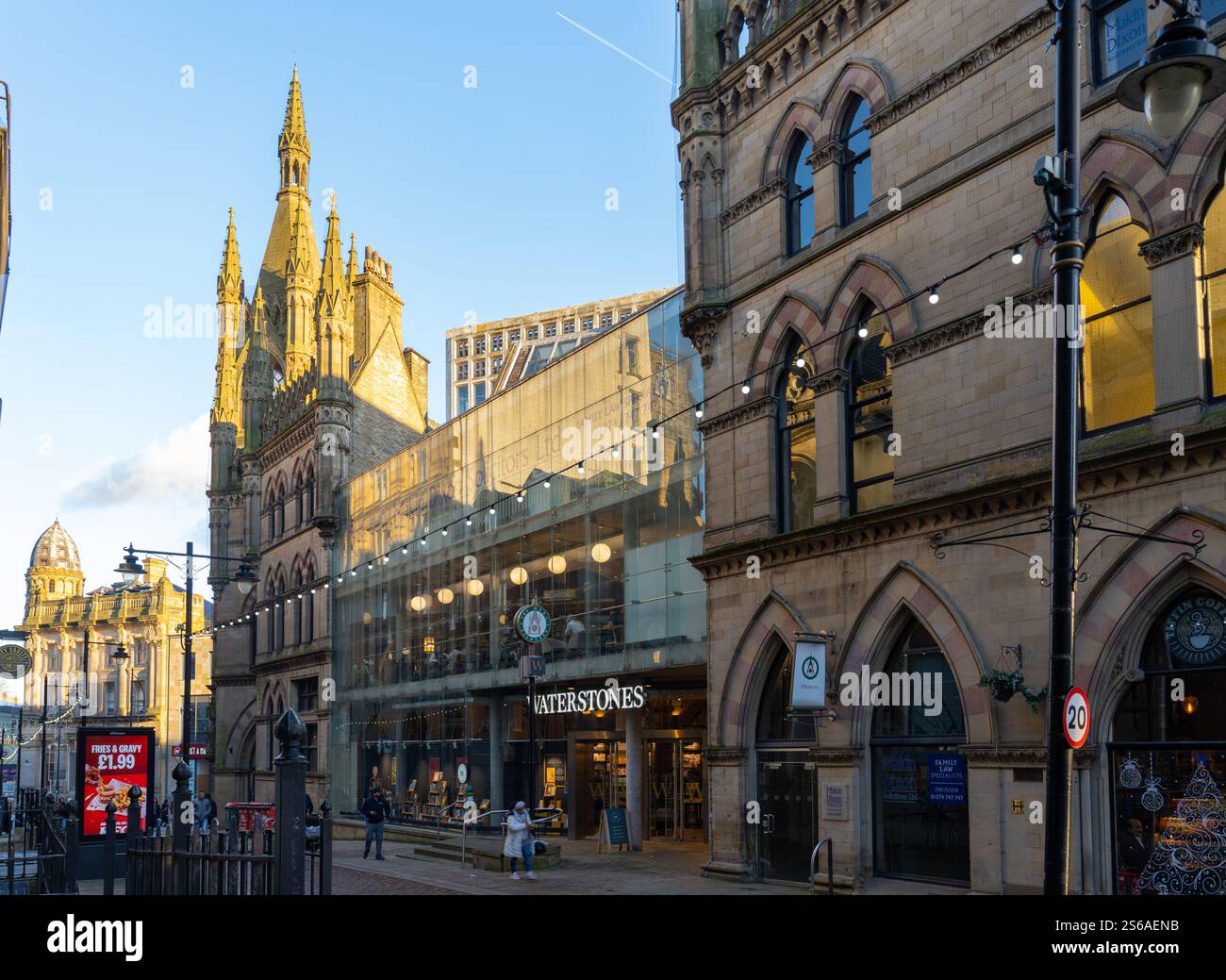 Waterstones Book Shop dans le Historic Wool Exchange Building, Bradford. Ouvert en 1867, Grade I listé, photographié ici en janvier 2025. Banque D'Images