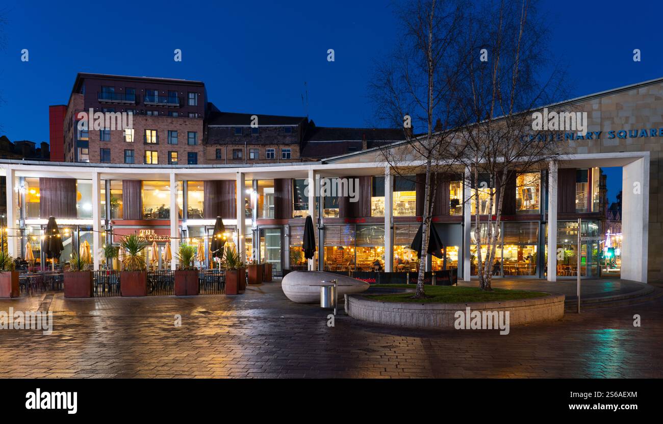 Turls Green, Centenary Square, Bradford, West Yorkshire. Un Wetherspoon Pub Photo en janvier 2025. Banque D'Images