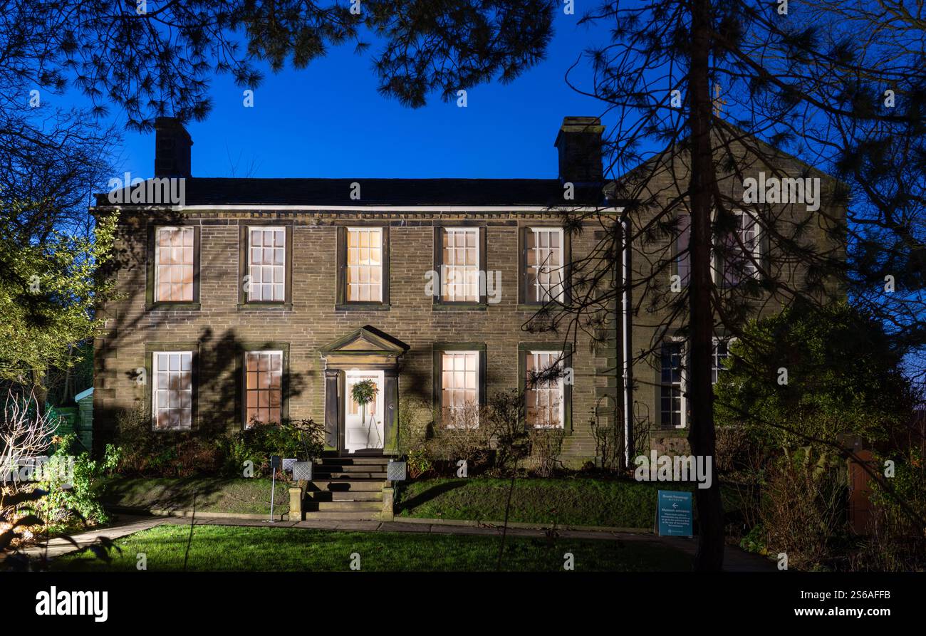 Le Bronte Parsonage Museum, Haworth, West Yorkshire. C'est là que vivaient les sœurs Bronte. Photo ici en janvier 2025. Banque D'Images