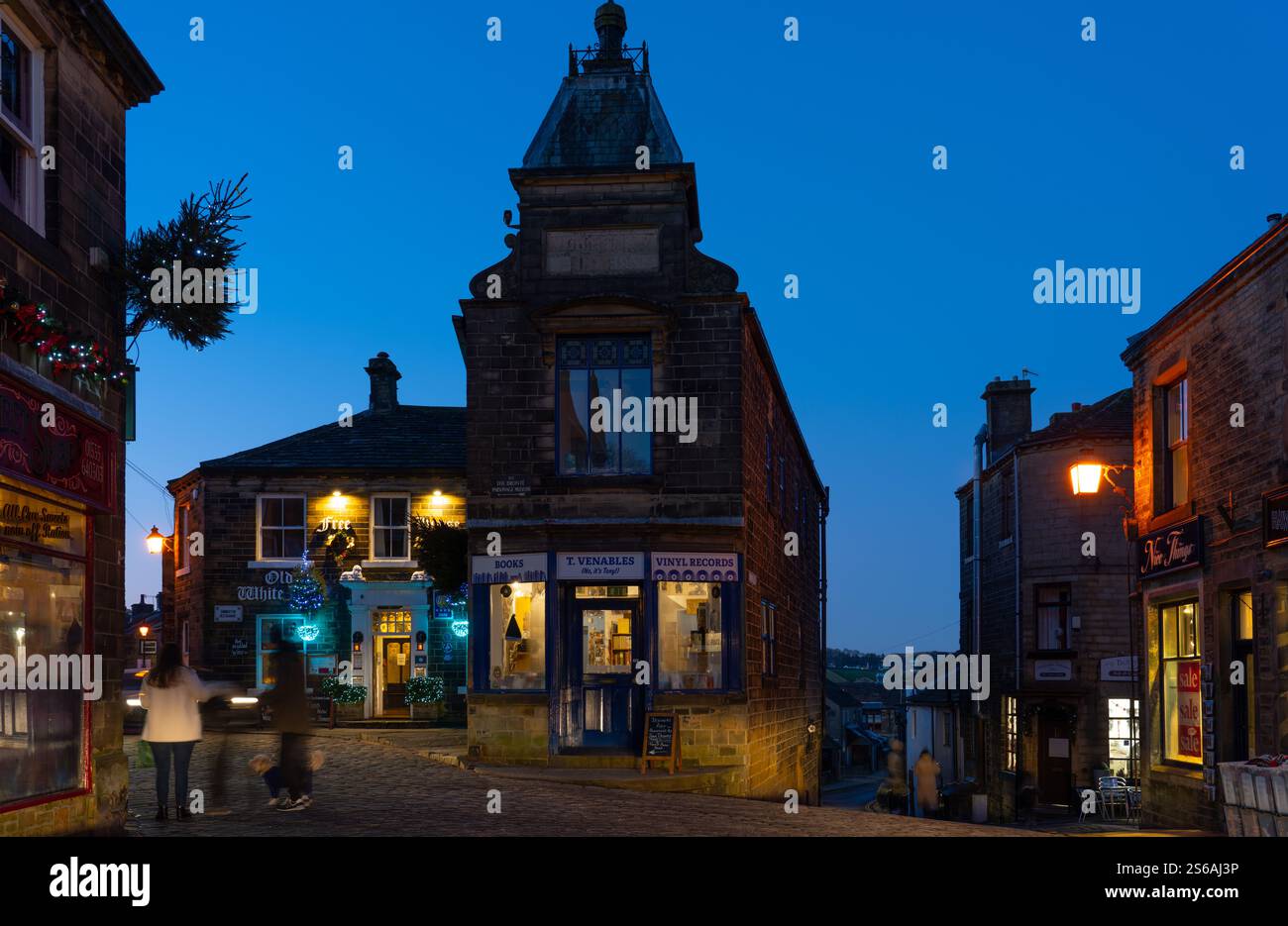 West Lane et Changegate, Haworth vus de main Street. Un village rendu célèbre par les Sœurs Bronte. Banque D'Images
