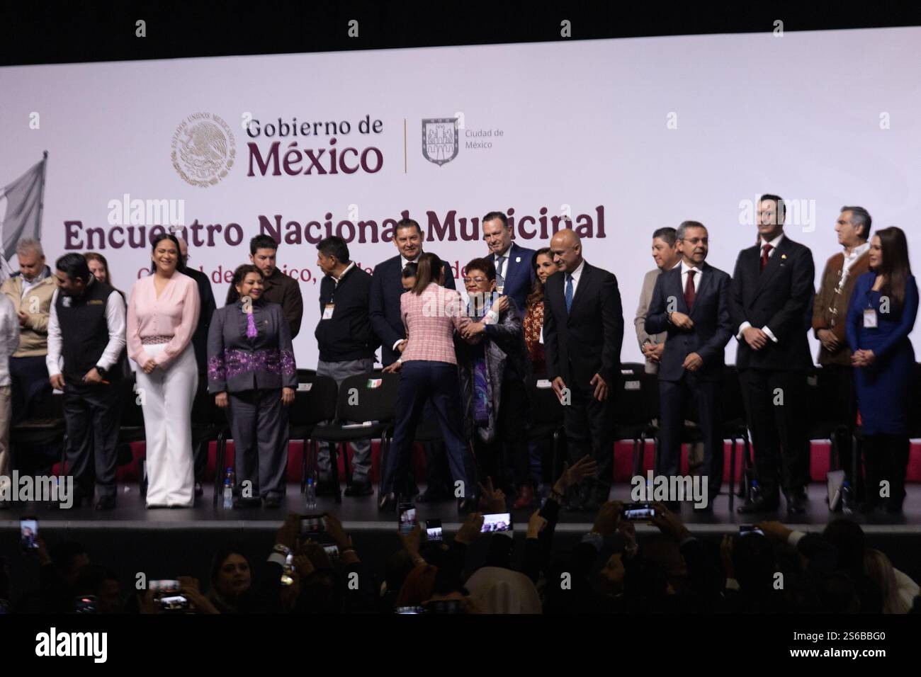 Mexico, Mexique. 16 janvier 2025. La Présidente du Mexique, Claudia Sheinbaum Pardo, a dirigé la réunion municipale nationale, à laquelle ont également participé les gouverneurs et les maires du pays, pour engager un dialogue sur les projets de développement. L'événement s'est tenu au World Trade Center. (Crédit image : © Cristian Leyva/ZUMA Press Wire) USAGE ÉDITORIAL SEULEMENT! Non destiné à UN USAGE commercial ! Banque D'Images Mexico, Mexique. 16 janvier 2025. La Présidente du Mexique, Claudia Sheinbaum Pardo, a dirigé la réunion municipale nationale, à laquelle ont également participé les gouverneurs et les maires du pays, pour engager un dialogue sur les projets de développement. L'événement s'est tenu au World Trade Center. (Crédit image : © Cristian Leyva/ZUMA Press Wire) USAGE ÉDITORIAL SEULEMENT! Non destiné à UN USAGE commercial ! Banque D'Images