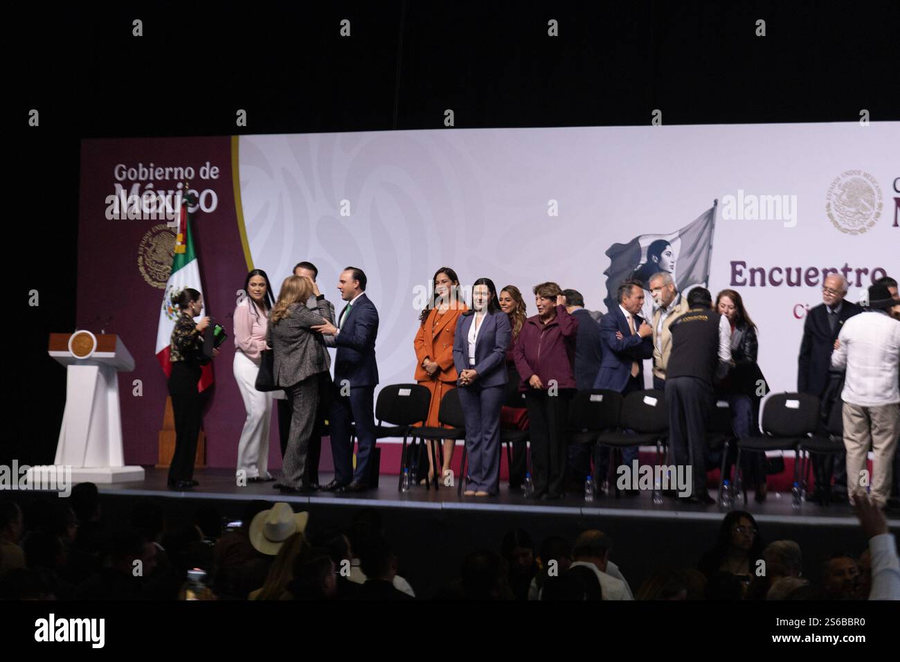 Mexico, Mexique. 16 janvier 2025. La Présidente du Mexique, Claudia Sheinbaum Pardo, a dirigé la réunion municipale nationale, à laquelle ont également participé les gouverneurs et les maires du pays, pour engager un dialogue sur les projets de développement. L'événement s'est tenu au World Trade Center. (Crédit image : © Cristian Leyva/ZUMA Press Wire) USAGE ÉDITORIAL SEULEMENT! Non destiné à UN USAGE commercial ! Banque D'Images Mexico, Mexique. 16 janvier 2025. La Présidente du Mexique, Claudia Sheinbaum Pardo, a dirigé la réunion municipale nationale, à laquelle ont également participé les gouverneurs et les maires du pays, pour engager un dialogue sur les projets de développement. L'événement s'est tenu au World Trade Center. (Crédit image : © Cristian Leyva/ZUMA Press Wire) USAGE ÉDITORIAL SEULEMENT! Non destiné à UN USAGE commercial ! Banque D'Images