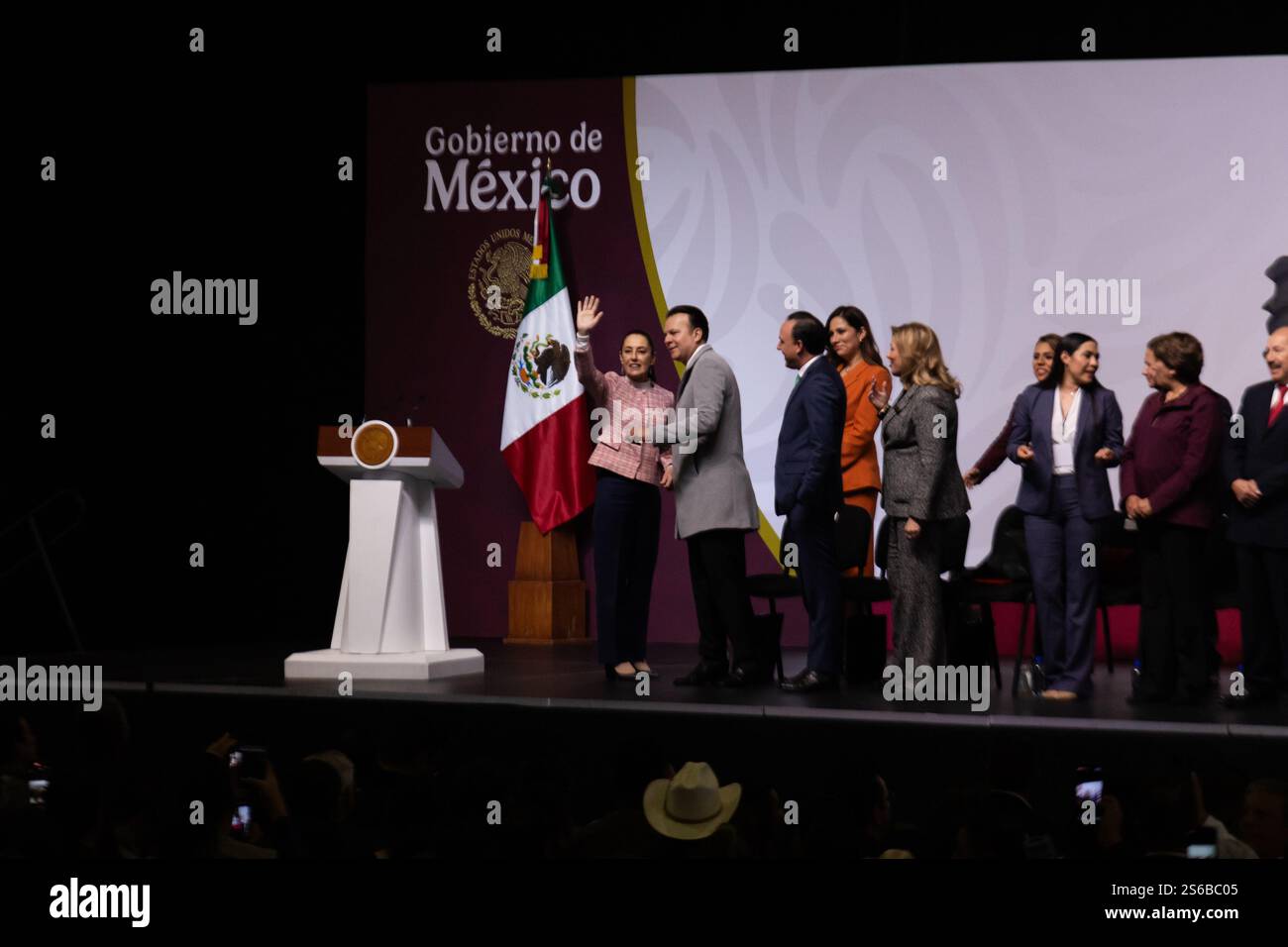 Mexico, Mexique. 16 janvier 2025. La Présidente du Mexique, Claudia Sheinbaum Pardo, a dirigé la réunion municipale nationale, à laquelle ont également participé les gouverneurs et les maires du pays, pour engager un dialogue sur les projets de développement. L'événement s'est tenu au World Trade Center. (Crédit image : © Cristian Leyva/ZUMA Press Wire) USAGE ÉDITORIAL SEULEMENT! Non destiné à UN USAGE commercial ! Banque D'Images Mexico, Mexique. 16 janvier 2025. La Présidente du Mexique, Claudia Sheinbaum Pardo, a dirigé la réunion municipale nationale, à laquelle ont également participé les gouverneurs et les maires du pays, pour engager un dialogue sur les projets de développement. L'événement s'est tenu au World Trade Center. (Crédit image : © Cristian Leyva/ZUMA Press Wire) USAGE ÉDITORIAL SEULEMENT! Non destiné à UN USAGE commercial ! Banque D'Images