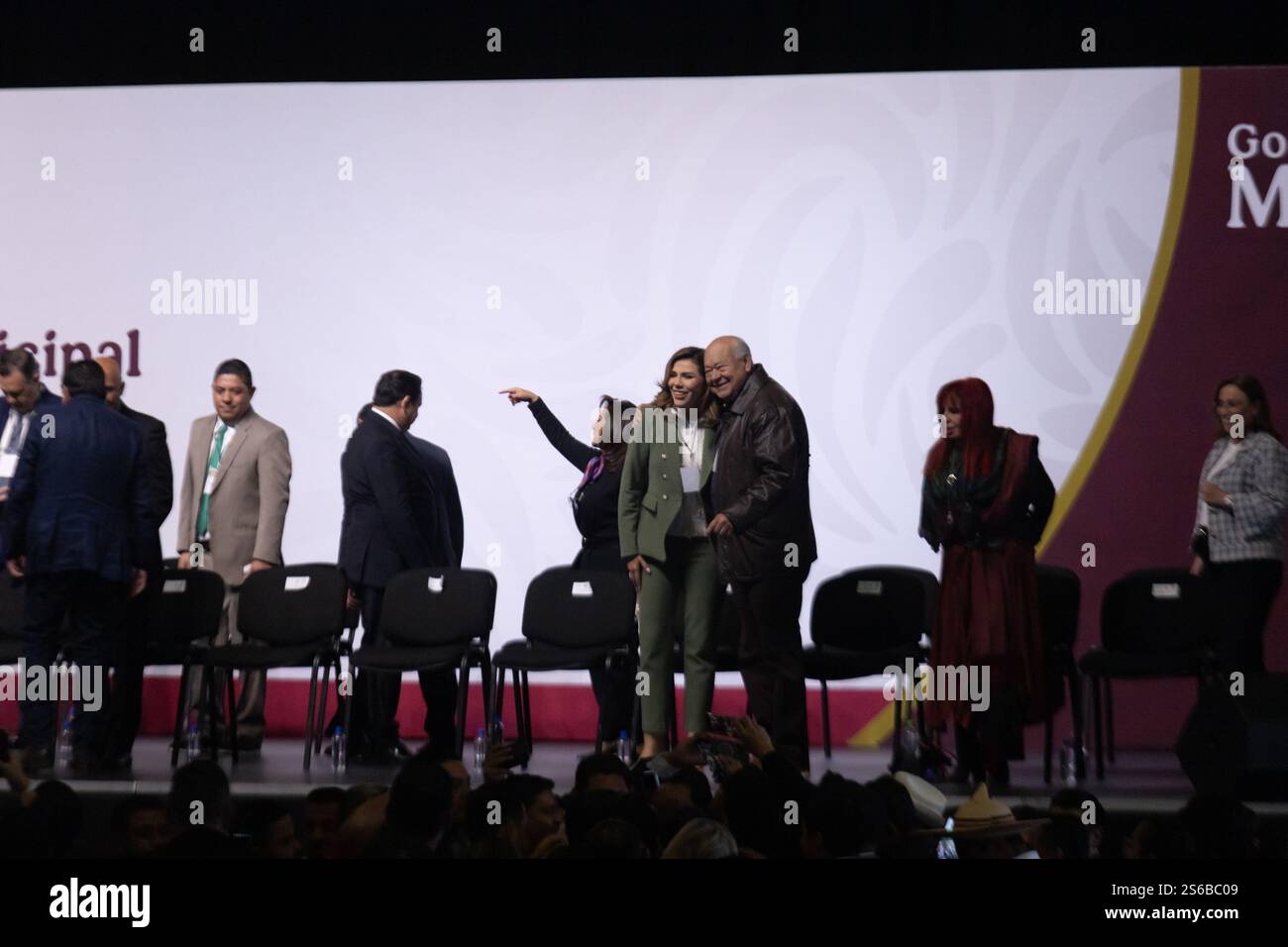 Mexico, Mexique. 16 janvier 2025. La Présidente du Mexique, Claudia Sheinbaum Pardo, a dirigé la réunion municipale nationale, à laquelle ont également participé les gouverneurs et les maires du pays, pour engager un dialogue sur les projets de développement. L'événement s'est tenu au World Trade Center. (Crédit image : © Cristian Leyva/ZUMA Press Wire) USAGE ÉDITORIAL SEULEMENT! Non destiné à UN USAGE commercial ! Banque D'Images Mexico, Mexique. 16 janvier 2025. La Présidente du Mexique, Claudia Sheinbaum Pardo, a dirigé la réunion municipale nationale, à laquelle ont également participé les gouverneurs et les maires du pays, pour engager un dialogue sur les projets de développement. L'événement s'est tenu au World Trade Center. (Crédit image : © Cristian Leyva/ZUMA Press Wire) USAGE ÉDITORIAL SEULEMENT! Non destiné à UN USAGE commercial ! Banque D'Images