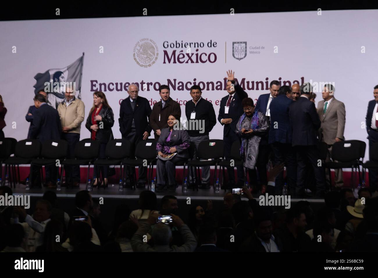 Mexico, Mexique. 16 janvier 2025. La Présidente du Mexique, Claudia Sheinbaum Pardo, a dirigé la réunion municipale nationale, à laquelle ont également participé les gouverneurs et les maires du pays, pour engager un dialogue sur les projets de développement. L'événement s'est tenu au World Trade Center. (Crédit image : © Cristian Leyva/ZUMA Press Wire) USAGE ÉDITORIAL SEULEMENT! Non destiné à UN USAGE commercial ! Banque D'Images Mexico, Mexique. 16 janvier 2025. La Présidente du Mexique, Claudia Sheinbaum Pardo, a dirigé la réunion municipale nationale, à laquelle ont également participé les gouverneurs et les maires du pays, pour engager un dialogue sur les projets de développement. L'événement s'est tenu au World Trade Center. (Crédit image : © Cristian Leyva/ZUMA Press Wire) USAGE ÉDITORIAL SEULEMENT! Non destiné à UN USAGE commercial ! Banque D'Images