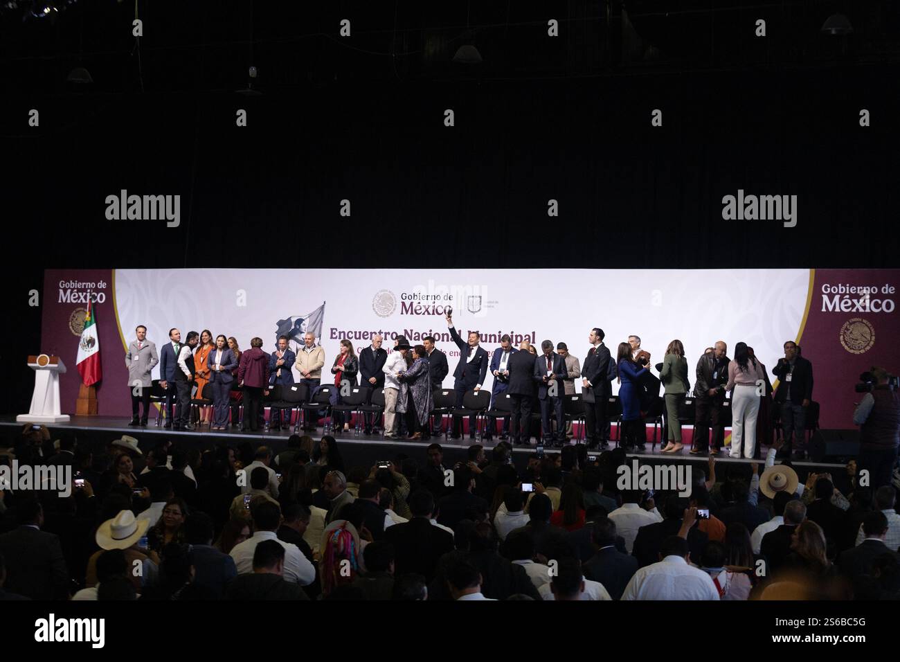 Mexico, Mexique. 16 janvier 2025. La Présidente du Mexique, Claudia Sheinbaum Pardo, a dirigé la réunion municipale nationale, à laquelle ont également participé les gouverneurs et les maires du pays, pour engager un dialogue sur les projets de développement. L'événement s'est tenu au World Trade Center. (Crédit image : © Cristian Leyva/ZUMA Press Wire) USAGE ÉDITORIAL SEULEMENT! Non destiné à UN USAGE commercial ! Banque D'Images Mexico, Mexique. 16 janvier 2025. La Présidente du Mexique, Claudia Sheinbaum Pardo, a dirigé la réunion municipale nationale, à laquelle ont également participé les gouverneurs et les maires du pays, pour engager un dialogue sur les projets de développement. L'événement s'est tenu au World Trade Center. (Crédit image : © Cristian Leyva/ZUMA Press Wire) USAGE ÉDITORIAL SEULEMENT! Non destiné à UN USAGE commercial ! Banque D'Images