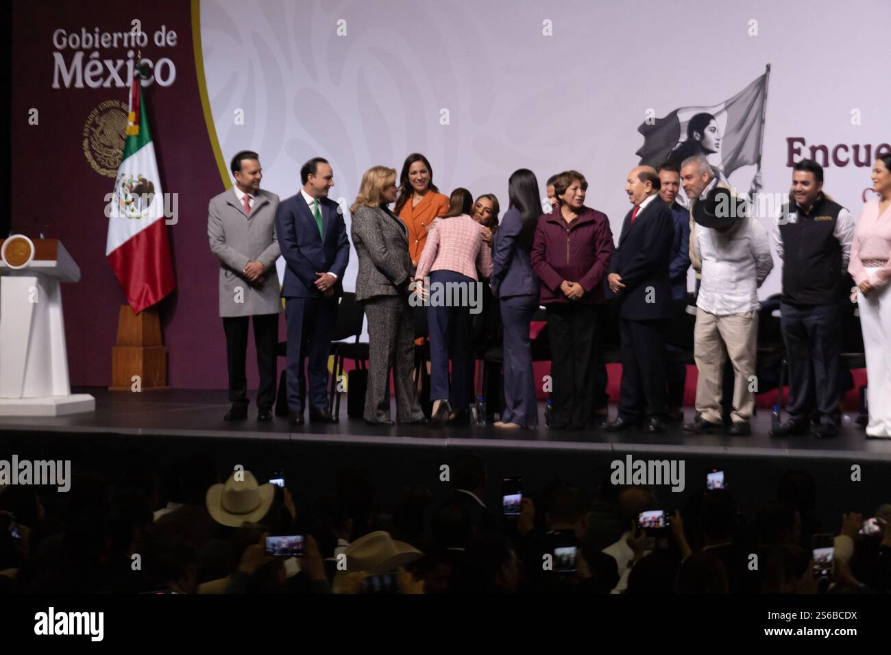 Mexico, Mexique. 16 janvier 2025. La Présidente du Mexique, Claudia Sheinbaum Pardo, a dirigé la réunion municipale nationale, à laquelle ont également participé les gouverneurs et les maires du pays, pour engager un dialogue sur les projets de développement. L'événement s'est tenu au World Trade Center. (Crédit image : © Cristian Leyva/ZUMA Press Wire) USAGE ÉDITORIAL SEULEMENT! Non destiné à UN USAGE commercial ! Banque D'Images Mexico, Mexique. 16 janvier 2025. La Présidente du Mexique, Claudia Sheinbaum Pardo, a dirigé la réunion municipale nationale, à laquelle ont également participé les gouverneurs et les maires du pays, pour engager un dialogue sur les projets de développement. L'événement s'est tenu au World Trade Center. (Crédit image : © Cristian Leyva/ZUMA Press Wire) USAGE ÉDITORIAL SEULEMENT! Non destiné à UN USAGE commercial ! Banque D'Images