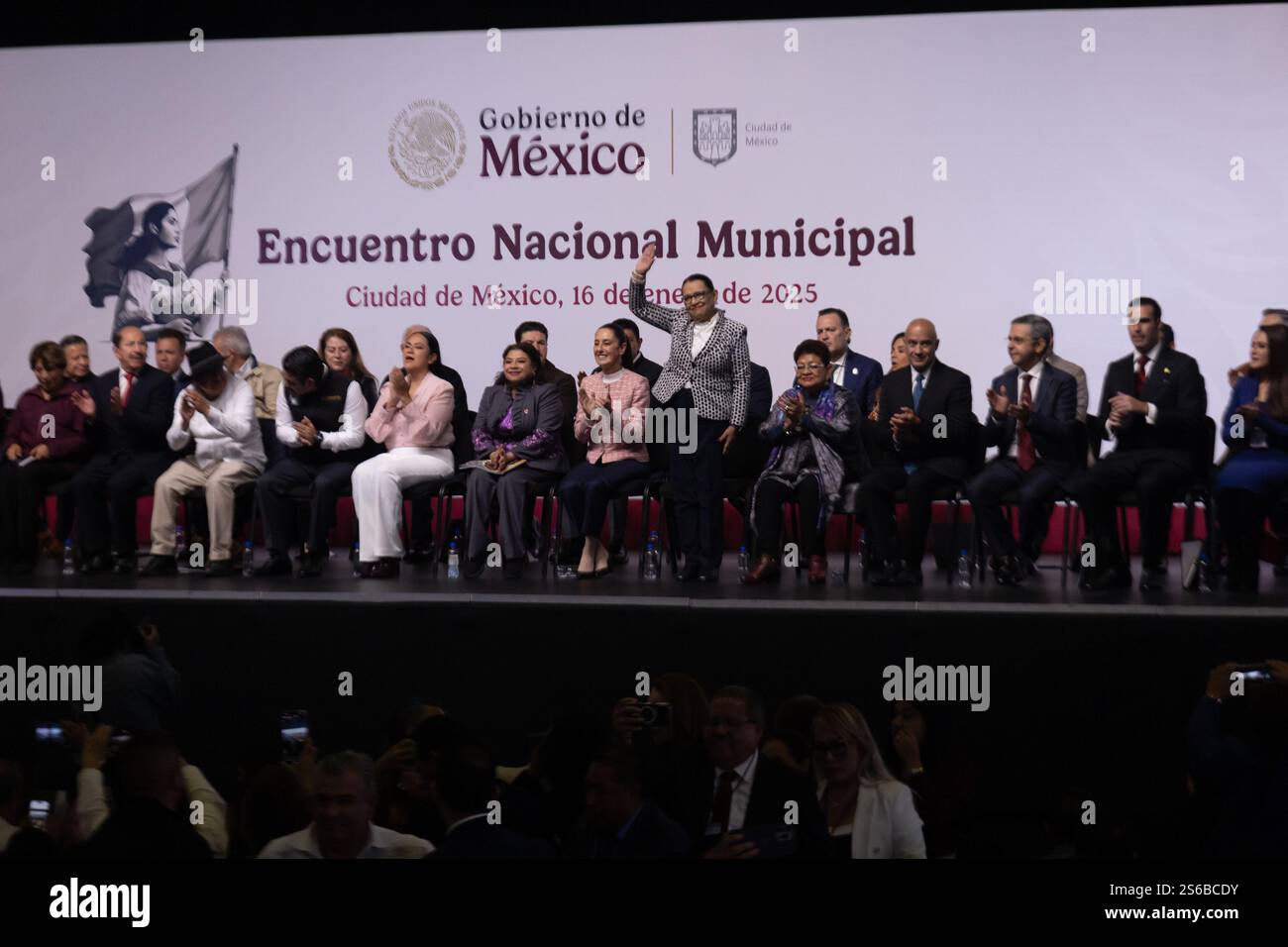 Mexico, Mexique. 16 janvier 2025. La Présidente du Mexique, Claudia Sheinbaum Pardo, a dirigé la réunion municipale nationale, à laquelle ont également participé les gouverneurs et les maires du pays, pour engager un dialogue sur les projets de développement. L'événement s'est tenu au World Trade Center. (Crédit image : © Cristian Leyva/ZUMA Press Wire) USAGE ÉDITORIAL SEULEMENT! Non destiné à UN USAGE commercial ! Banque D'Images Mexico, Mexique. 16 janvier 2025. La Présidente du Mexique, Claudia Sheinbaum Pardo, a dirigé la réunion municipale nationale, à laquelle ont également participé les gouverneurs et les maires du pays, pour engager un dialogue sur les projets de développement. L'événement s'est tenu au World Trade Center. (Crédit image : © Cristian Leyva/ZUMA Press Wire) USAGE ÉDITORIAL SEULEMENT! Non destiné à UN USAGE commercial ! Banque D'Images