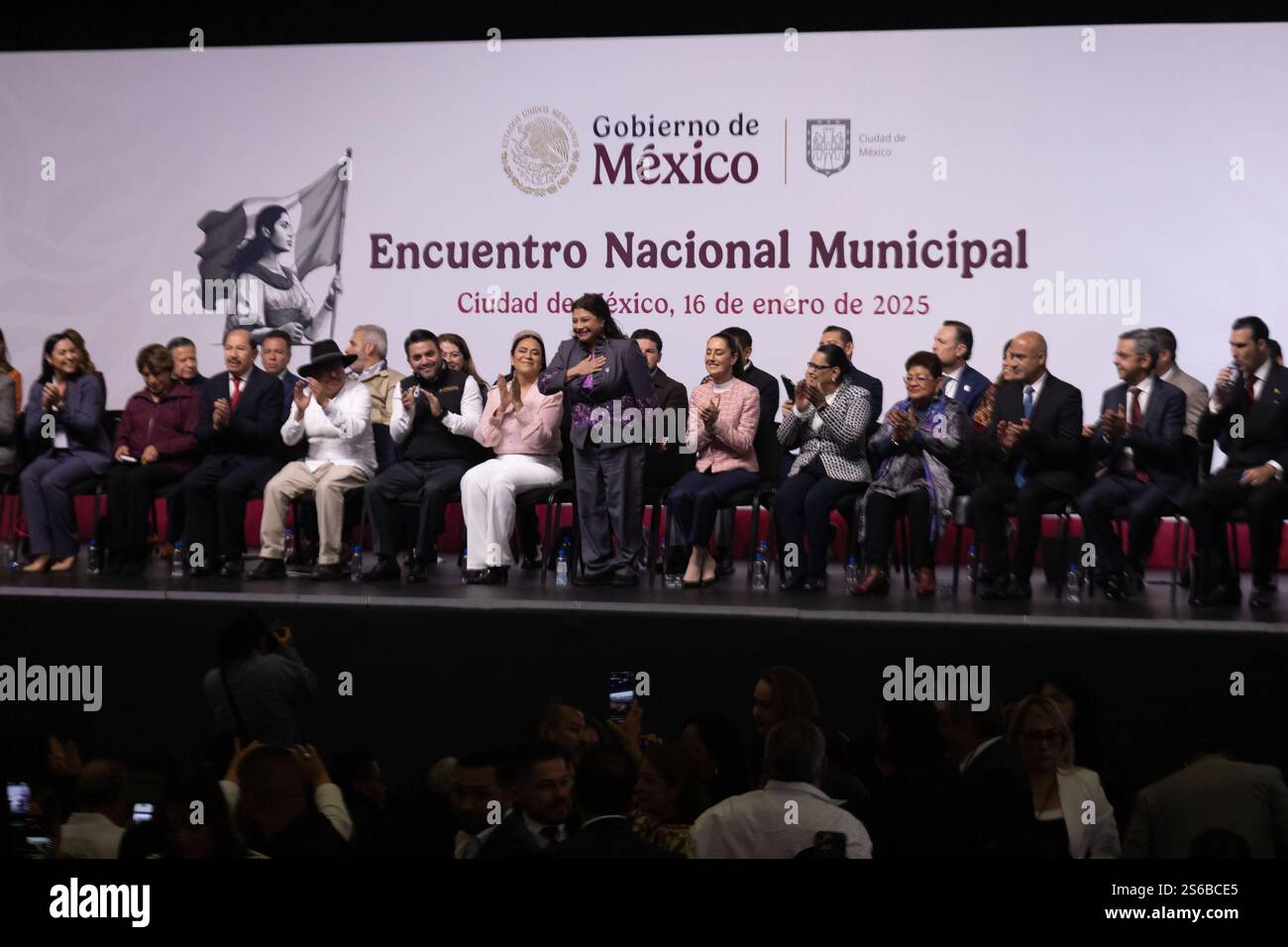 Mexico, Mexique. 16 janvier 2025. La Présidente du Mexique, Claudia Sheinbaum Pardo, a dirigé la réunion municipale nationale, à laquelle ont également participé les gouverneurs et les maires du pays, pour engager un dialogue sur les projets de développement. L'événement s'est tenu au World Trade Center. (Crédit image : © Cristian Leyva/ZUMA Press Wire) USAGE ÉDITORIAL SEULEMENT! Non destiné à UN USAGE commercial ! Banque D'Images Mexico, Mexique. 16 janvier 2025. La Présidente du Mexique, Claudia Sheinbaum Pardo, a dirigé la réunion municipale nationale, à laquelle ont également participé les gouverneurs et les maires du pays, pour engager un dialogue sur les projets de développement. L'événement s'est tenu au World Trade Center. (Crédit image : © Cristian Leyva/ZUMA Press Wire) USAGE ÉDITORIAL SEULEMENT! Non destiné à UN USAGE commercial ! Banque D'Images