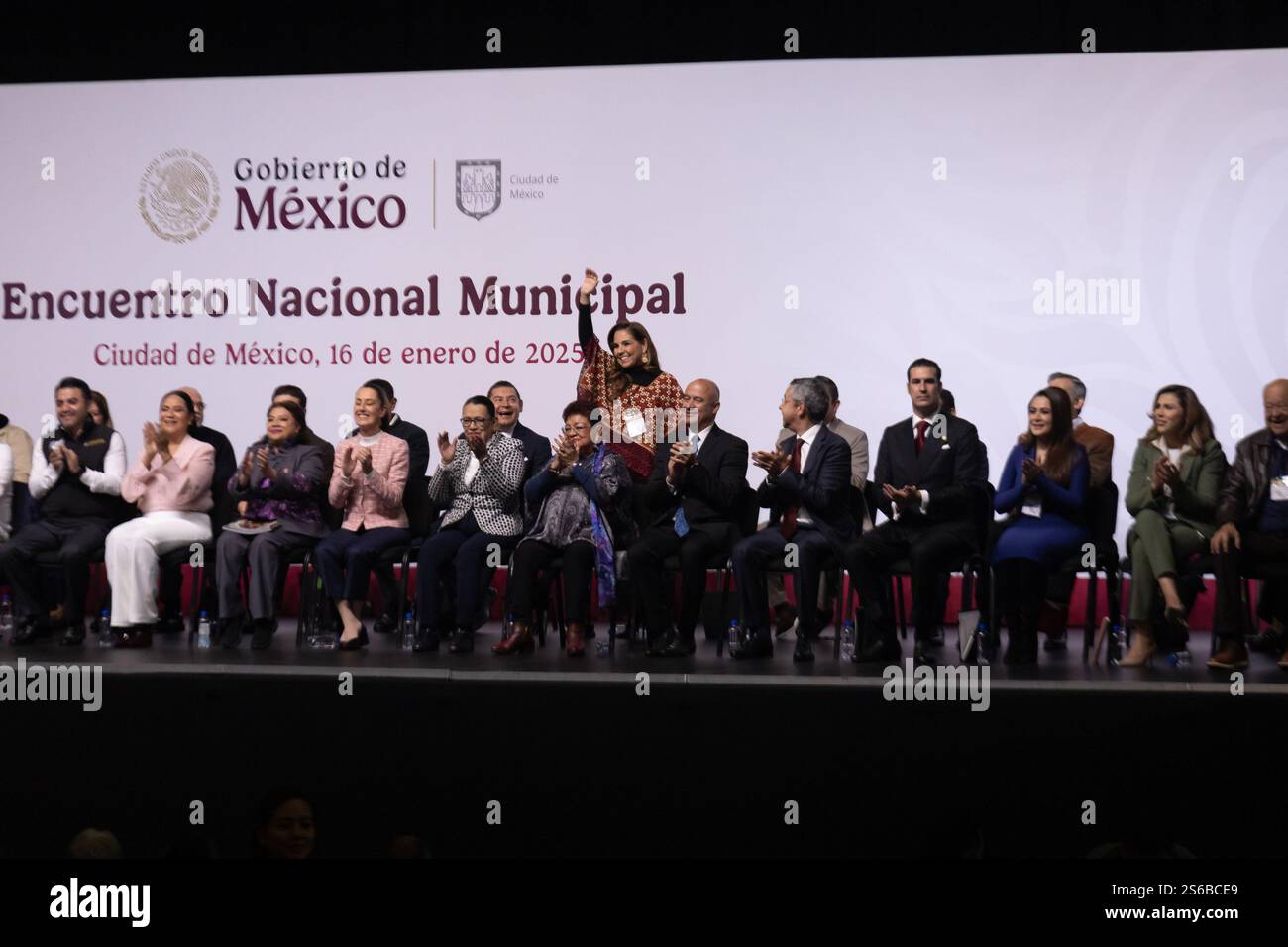 Mexico, Mexique. 16 janvier 2025. La Présidente du Mexique, Claudia Sheinbaum Pardo, a dirigé la réunion municipale nationale, à laquelle ont également participé les gouverneurs et les maires du pays, pour engager un dialogue sur les projets de développement. L'événement s'est tenu au World Trade Center. (Crédit image : © Cristian Leyva/ZUMA Press Wire) USAGE ÉDITORIAL SEULEMENT! Non destiné à UN USAGE commercial ! Banque D'Images Mexico, Mexique. 16 janvier 2025. La Présidente du Mexique, Claudia Sheinbaum Pardo, a dirigé la réunion municipale nationale, à laquelle ont également participé les gouverneurs et les maires du pays, pour engager un dialogue sur les projets de développement. L'événement s'est tenu au World Trade Center. (Crédit image : © Cristian Leyva/ZUMA Press Wire) USAGE ÉDITORIAL SEULEMENT! Non destiné à UN USAGE commercial ! Banque D'Images