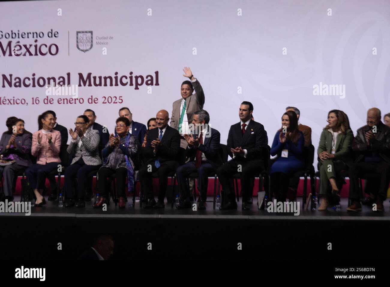 Mexico, Mexique. 16 janvier 2025. La Présidente du Mexique, Claudia Sheinbaum Pardo, a dirigé la réunion municipale nationale, à laquelle ont également participé les gouverneurs et les maires du pays, pour engager un dialogue sur les projets de développement. L'événement s'est tenu au World Trade Center. (Crédit image : © Cristian Leyva/ZUMA Press Wire) USAGE ÉDITORIAL SEULEMENT! Non destiné à UN USAGE commercial ! Banque D'Images Mexico, Mexique. 16 janvier 2025. La Présidente du Mexique, Claudia Sheinbaum Pardo, a dirigé la réunion municipale nationale, à laquelle ont également participé les gouverneurs et les maires du pays, pour engager un dialogue sur les projets de développement. L'événement s'est tenu au World Trade Center. (Crédit image : © Cristian Leyva/ZUMA Press Wire) USAGE ÉDITORIAL SEULEMENT! Non destiné à UN USAGE commercial ! Banque D'Images