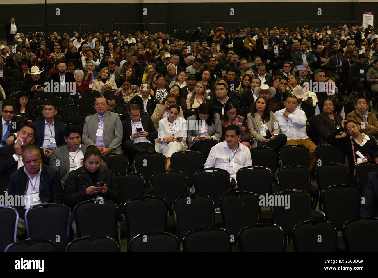 Mexico, Mexique. 16 janvier 2025. La Présidente du Mexique, Claudia Sheinbaum Pardo, a dirigé la réunion municipale nationale, à laquelle ont également participé les gouverneurs et les maires du pays, pour engager un dialogue sur les projets de développement. L'événement s'est tenu au World Trade Center. (Crédit image : © Cristian Leyva/ZUMA Press Wire) USAGE ÉDITORIAL SEULEMENT! Non destiné à UN USAGE commercial ! Banque D'Images Mexico, Mexique. 16 janvier 2025. La Présidente du Mexique, Claudia Sheinbaum Pardo, a dirigé la réunion municipale nationale, à laquelle ont également participé les gouverneurs et les maires du pays, pour engager un dialogue sur les projets de développement. L'événement s'est tenu au World Trade Center. (Crédit image : © Cristian Leyva/ZUMA Press Wire) USAGE ÉDITORIAL SEULEMENT! Non destiné à UN USAGE commercial ! Banque D'Images