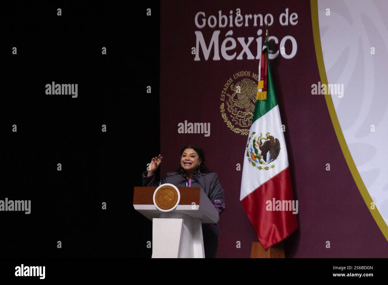 Mexico, Mexique. 16 janvier 2025. La Présidente du Mexique, Claudia Sheinbaum Pardo, a dirigé la réunion municipale nationale, à laquelle ont également participé les gouverneurs et les maires du pays, pour engager un dialogue sur les projets de développement. L'événement s'est tenu au World Trade Center. (Crédit image : © Cristian Leyva/ZUMA Press Wire) USAGE ÉDITORIAL SEULEMENT! Non destiné à UN USAGE commercial ! Banque D'Images Mexico, Mexique. 16 janvier 2025. La Présidente du Mexique, Claudia Sheinbaum Pardo, a dirigé la réunion municipale nationale, à laquelle ont également participé les gouverneurs et les maires du pays, pour engager un dialogue sur les projets de développement. L'événement s'est tenu au World Trade Center. (Crédit image : © Cristian Leyva/ZUMA Press Wire) USAGE ÉDITORIAL SEULEMENT! Non destiné à UN USAGE commercial ! Banque D'Images