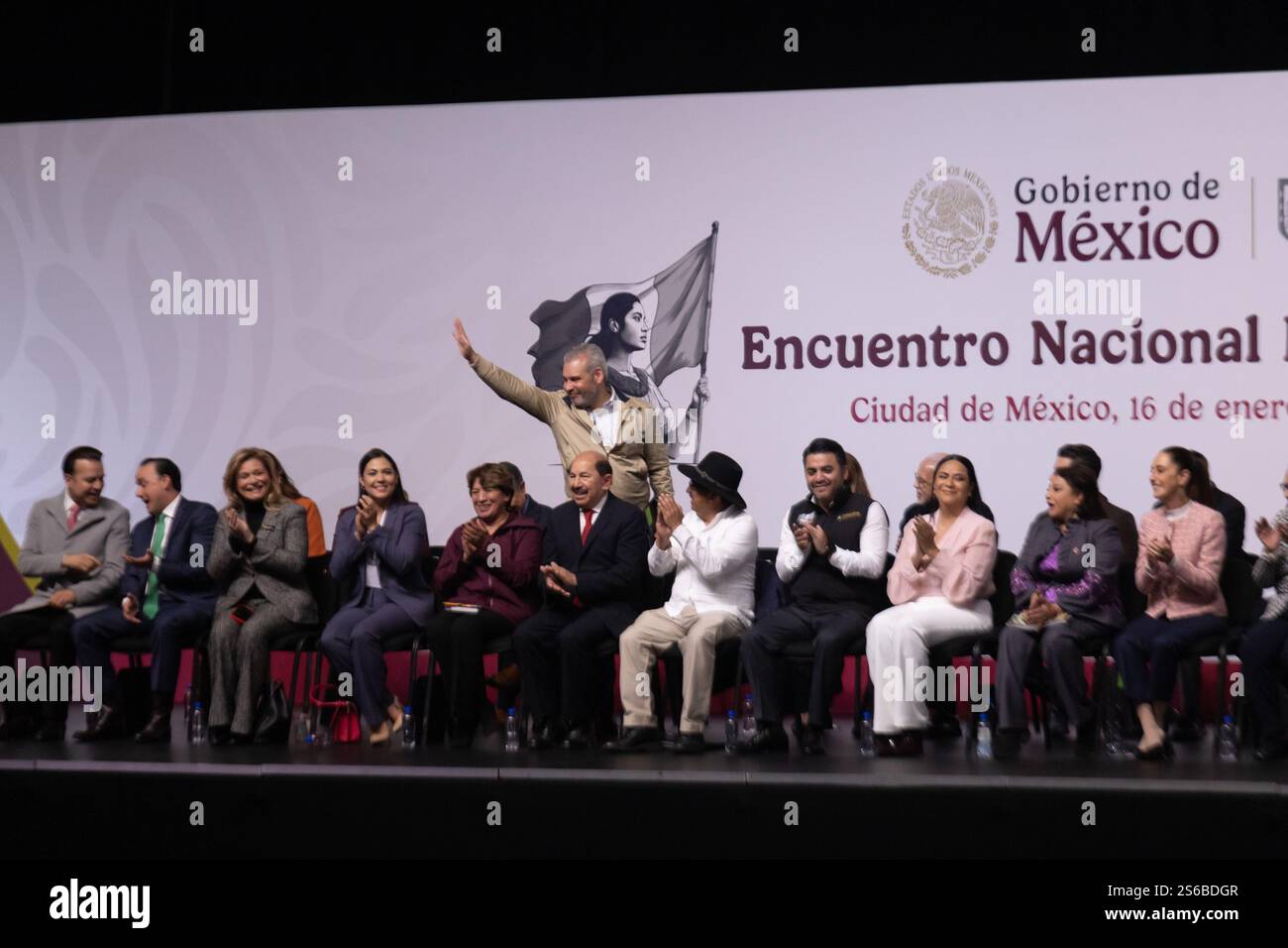 Mexico, Mexique. 16 janvier 2025. La Présidente du Mexique, Claudia Sheinbaum Pardo, a dirigé la réunion municipale nationale, à laquelle ont également participé les gouverneurs et les maires du pays, pour engager un dialogue sur les projets de développement. L'événement s'est tenu au World Trade Center. (Crédit image : © Cristian Leyva/ZUMA Press Wire) USAGE ÉDITORIAL SEULEMENT! Non destiné à UN USAGE commercial ! Banque D'Images Mexico, Mexique. 16 janvier 2025. La Présidente du Mexique, Claudia Sheinbaum Pardo, a dirigé la réunion municipale nationale, à laquelle ont également participé les gouverneurs et les maires du pays, pour engager un dialogue sur les projets de développement. L'événement s'est tenu au World Trade Center. (Crédit image : © Cristian Leyva/ZUMA Press Wire) USAGE ÉDITORIAL SEULEMENT! Non destiné à UN USAGE commercial ! Banque D'Images