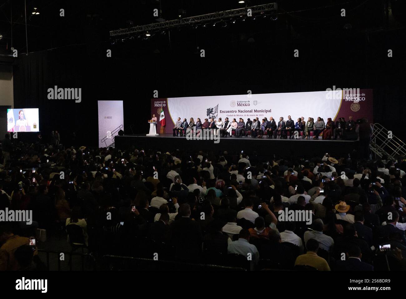 Mexico, Mexique. 16 janvier 2025. La Présidente du Mexique, Claudia Sheinbaum Pardo, a dirigé la réunion municipale nationale, à laquelle ont également participé les gouverneurs et les maires du pays, pour engager un dialogue sur les projets de développement. L'événement s'est tenu au World Trade Center. (Crédit image : © Cristian Leyva/ZUMA Press Wire) USAGE ÉDITORIAL SEULEMENT! Non destiné à UN USAGE commercial ! Banque D'Images Mexico, Mexique. 16 janvier 2025. La Présidente du Mexique, Claudia Sheinbaum Pardo, a dirigé la réunion municipale nationale, à laquelle ont également participé les gouverneurs et les maires du pays, pour engager un dialogue sur les projets de développement. L'événement s'est tenu au World Trade Center. (Crédit image : © Cristian Leyva/ZUMA Press Wire) USAGE ÉDITORIAL SEULEMENT! Non destiné à UN USAGE commercial ! Banque D'Images
