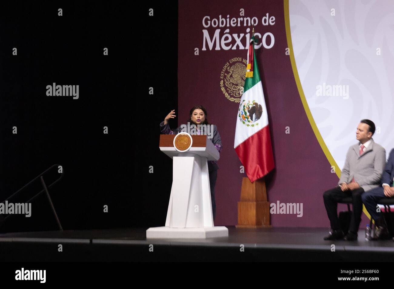 Mexico, Mexique. 16 janvier 2025. La Présidente du Mexique, Claudia Sheinbaum Pardo, a dirigé la réunion municipale nationale, à laquelle ont également participé les gouverneurs et les maires du pays, pour engager un dialogue sur les projets de développement. L'événement s'est tenu au World Trade Center. (Crédit image : © Cristian Leyva/ZUMA Press Wire) USAGE ÉDITORIAL SEULEMENT! Non destiné à UN USAGE commercial ! Banque D'Images Mexico, Mexique. 16 janvier 2025. La Présidente du Mexique, Claudia Sheinbaum Pardo, a dirigé la réunion municipale nationale, à laquelle ont également participé les gouverneurs et les maires du pays, pour engager un dialogue sur les projets de développement. L'événement s'est tenu au World Trade Center. (Crédit image : © Cristian Leyva/ZUMA Press Wire) USAGE ÉDITORIAL SEULEMENT! Non destiné à UN USAGE commercial ! Banque D'Images