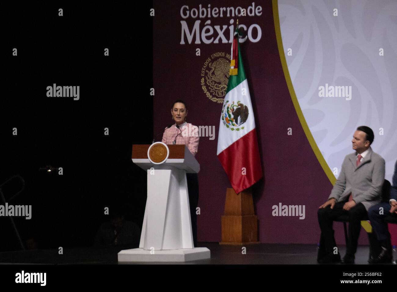 Mexico, Mexique. 16 janvier 2025. La Présidente du Mexique, Claudia Sheinbaum Pardo, a dirigé la réunion municipale nationale, à laquelle ont également participé les gouverneurs et les maires du pays, pour engager un dialogue sur les projets de développement. L'événement s'est tenu au World Trade Center. (Crédit image : © Cristian Leyva/ZUMA Press Wire) USAGE ÉDITORIAL SEULEMENT! Non destiné à UN USAGE commercial ! Banque D'Images Mexico, Mexique. 16 janvier 2025. La Présidente du Mexique, Claudia Sheinbaum Pardo, a dirigé la réunion municipale nationale, à laquelle ont également participé les gouverneurs et les maires du pays, pour engager un dialogue sur les projets de développement. L'événement s'est tenu au World Trade Center. (Crédit image : © Cristian Leyva/ZUMA Press Wire) USAGE ÉDITORIAL SEULEMENT! Non destiné à UN USAGE commercial ! Banque D'Images