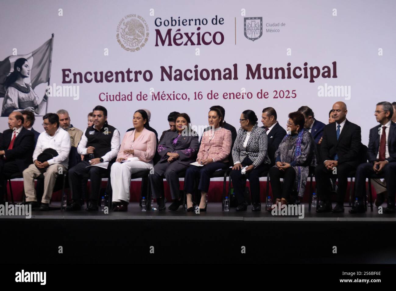Mexico, Mexique. 16 janvier 2025. La Présidente du Mexique, Claudia Sheinbaum Pardo, a dirigé la réunion municipale nationale, à laquelle ont également participé les gouverneurs et les maires du pays, pour engager un dialogue sur les projets de développement. L'événement s'est tenu au World Trade Center. (Crédit image : © Cristian Leyva/ZUMA Press Wire) USAGE ÉDITORIAL SEULEMENT! Non destiné à UN USAGE commercial ! Banque D'Images Mexico, Mexique. 16 janvier 2025. La Présidente du Mexique, Claudia Sheinbaum Pardo, a dirigé la réunion municipale nationale, à laquelle ont également participé les gouverneurs et les maires du pays, pour engager un dialogue sur les projets de développement. L'événement s'est tenu au World Trade Center. (Crédit image : © Cristian Leyva/ZUMA Press Wire) USAGE ÉDITORIAL SEULEMENT! Non destiné à UN USAGE commercial ! Banque D'Images