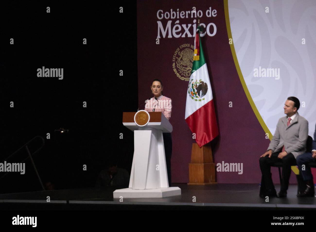 Mexico, Mexique. 16 janvier 2025. La Présidente du Mexique, Claudia Sheinbaum Pardo, a dirigé la réunion municipale nationale, à laquelle ont également participé les gouverneurs et les maires du pays, pour engager un dialogue sur les projets de développement. L'événement s'est tenu au World Trade Center. (Crédit image : © Cristian Leyva/ZUMA Press Wire) USAGE ÉDITORIAL SEULEMENT! Non destiné à UN USAGE commercial ! Banque D'Images Mexico, Mexique. 16 janvier 2025. La Présidente du Mexique, Claudia Sheinbaum Pardo, a dirigé la réunion municipale nationale, à laquelle ont également participé les gouverneurs et les maires du pays, pour engager un dialogue sur les projets de développement. L'événement s'est tenu au World Trade Center. (Crédit image : © Cristian Leyva/ZUMA Press Wire) USAGE ÉDITORIAL SEULEMENT! Non destiné à UN USAGE commercial ! Banque D'Images