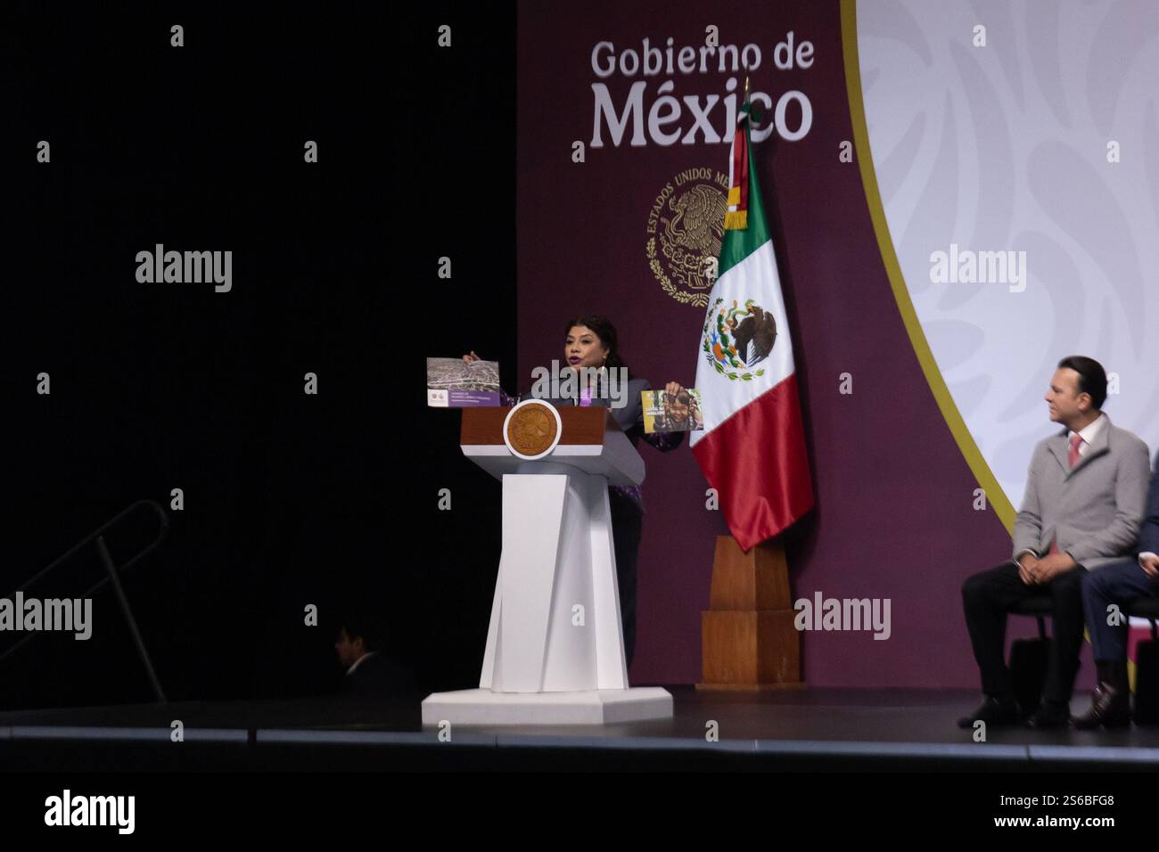 Mexico, Mexique. 16 janvier 2025. La Présidente du Mexique, Claudia Sheinbaum Pardo, a dirigé la réunion municipale nationale, à laquelle ont également participé les gouverneurs et les maires du pays, pour engager un dialogue sur les projets de développement. L'événement s'est tenu au World Trade Center. (Crédit image : © Cristian Leyva/ZUMA Press Wire) USAGE ÉDITORIAL SEULEMENT! Non destiné à UN USAGE commercial ! Banque D'Images Mexico, Mexique. 16 janvier 2025. La Présidente du Mexique, Claudia Sheinbaum Pardo, a dirigé la réunion municipale nationale, à laquelle ont également participé les gouverneurs et les maires du pays, pour engager un dialogue sur les projets de développement. L'événement s'est tenu au World Trade Center. (Crédit image : © Cristian Leyva/ZUMA Press Wire) USAGE ÉDITORIAL SEULEMENT! Non destiné à UN USAGE commercial ! Banque D'Images