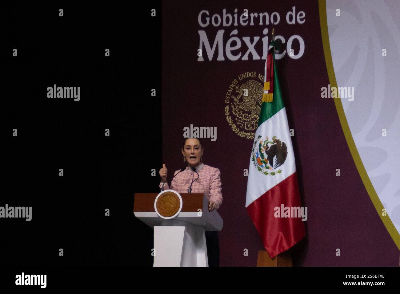 Mexico, Mexique. 16 janvier 2025. La Présidente du Mexique, Claudia Sheinbaum Pardo, a dirigé la réunion municipale nationale, à laquelle ont également participé les gouverneurs et les maires du pays, pour engager un dialogue sur les projets de développement. L'événement s'est tenu au World Trade Center. (Crédit image : © Cristian Leyva/ZUMA Press Wire) USAGE ÉDITORIAL SEULEMENT! Non destiné à UN USAGE commercial ! Banque D'Images Mexico, Mexique. 16 janvier 2025. La Présidente du Mexique, Claudia Sheinbaum Pardo, a dirigé la réunion municipale nationale, à laquelle ont également participé les gouverneurs et les maires du pays, pour engager un dialogue sur les projets de développement. L'événement s'est tenu au World Trade Center. (Crédit image : © Cristian Leyva/ZUMA Press Wire) USAGE ÉDITORIAL SEULEMENT! Non destiné à UN USAGE commercial ! Banque D'Images