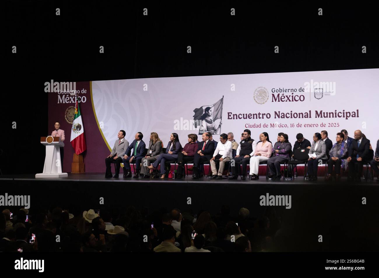 Mexico, Mexique. 16 janvier 2025. La Présidente du Mexique, Claudia Sheinbaum Pardo, a dirigé la réunion municipale nationale, à laquelle ont également participé les gouverneurs et les maires du pays, pour engager un dialogue sur les projets de développement. L'événement s'est tenu au World Trade Center. (Crédit image : © Cristian Leyva/ZUMA Press Wire) USAGE ÉDITORIAL SEULEMENT! Non destiné à UN USAGE commercial ! Banque D'Images Mexico, Mexique. 16 janvier 2025. La Présidente du Mexique, Claudia Sheinbaum Pardo, a dirigé la réunion municipale nationale, à laquelle ont également participé les gouverneurs et les maires du pays, pour engager un dialogue sur les projets de développement. L'événement s'est tenu au World Trade Center. (Crédit image : © Cristian Leyva/ZUMA Press Wire) USAGE ÉDITORIAL SEULEMENT! Non destiné à UN USAGE commercial ! Banque D'Images