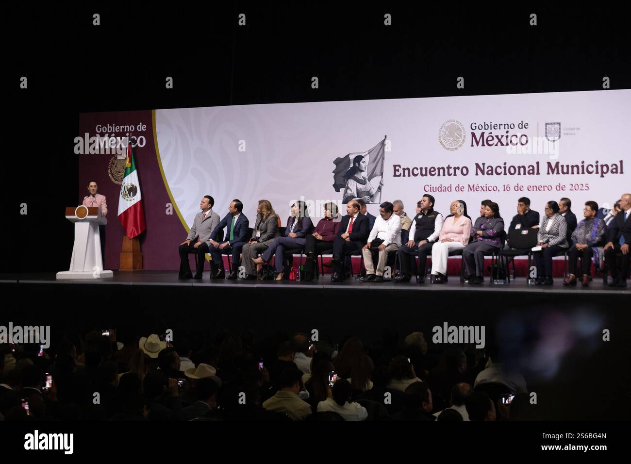 Mexico, Mexique. 16 janvier 2025. La Présidente du Mexique, Claudia Sheinbaum Pardo, a dirigé la réunion municipale nationale, à laquelle ont également participé les gouverneurs et les maires du pays, pour engager un dialogue sur les projets de développement. L'événement s'est tenu au World Trade Center. (Crédit image : © Cristian Leyva/ZUMA Press Wire) USAGE ÉDITORIAL SEULEMENT! Non destiné à UN USAGE commercial ! Banque D'Images Mexico, Mexique. 16 janvier 2025. La Présidente du Mexique, Claudia Sheinbaum Pardo, a dirigé la réunion municipale nationale, à laquelle ont également participé les gouverneurs et les maires du pays, pour engager un dialogue sur les projets de développement. L'événement s'est tenu au World Trade Center. (Crédit image : © Cristian Leyva/ZUMA Press Wire) USAGE ÉDITORIAL SEULEMENT! Non destiné à UN USAGE commercial ! Banque D'Images