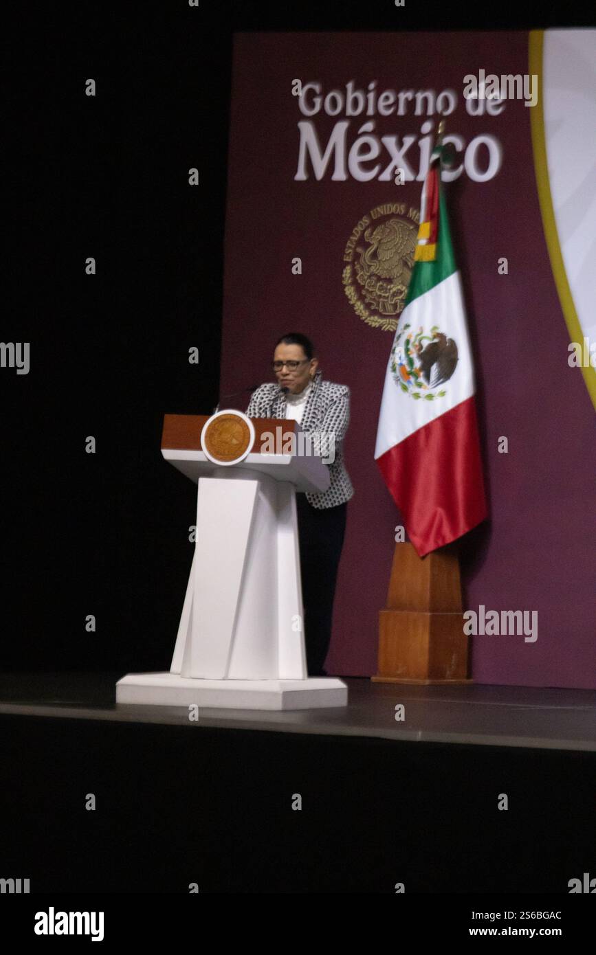 Mexico, Mexique. 16 janvier 2025. La Présidente du Mexique, Claudia Sheinbaum Pardo, a dirigé la réunion municipale nationale, à laquelle ont également participé les gouverneurs et les maires du pays, pour engager un dialogue sur les projets de développement. L'événement s'est tenu au World Trade Center. (Crédit image : © Cristian Leyva/ZUMA Press Wire) USAGE ÉDITORIAL SEULEMENT! Non destiné à UN USAGE commercial ! Banque D'Images Mexico, Mexique. 16 janvier 2025. La Présidente du Mexique, Claudia Sheinbaum Pardo, a dirigé la réunion municipale nationale, à laquelle ont également participé les gouverneurs et les maires du pays, pour engager un dialogue sur les projets de développement. L'événement s'est tenu au World Trade Center. (Crédit image : © Cristian Leyva/ZUMA Press Wire) USAGE ÉDITORIAL SEULEMENT! Non destiné à UN USAGE commercial ! Banque D'Images