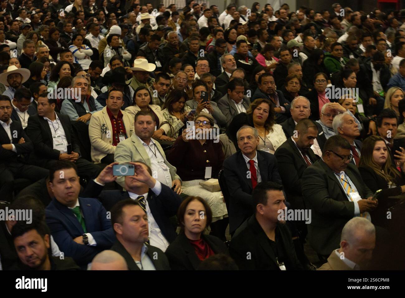 Mexico, Mexique. 16 janvier 2025. La Présidente du Mexique, Claudia Sheinbaum Pardo, a dirigé la réunion municipale nationale, à laquelle ont également participé les gouverneurs et les maires du pays, pour engager un dialogue sur les projets de développement. L'événement s'est tenu au World Trade Center. (Crédit image : © Cristian Leyva/ZUMA Press Wire) USAGE ÉDITORIAL SEULEMENT! Non destiné à UN USAGE commercial ! Banque D'Images Mexico, Mexique. 16 janvier 2025. La Présidente du Mexique, Claudia Sheinbaum Pardo, a dirigé la réunion municipale nationale, à laquelle ont également participé les gouverneurs et les maires du pays, pour engager un dialogue sur les projets de développement. L'événement s'est tenu au World Trade Center. (Crédit image : © Cristian Leyva/ZUMA Press Wire) USAGE ÉDITORIAL SEULEMENT! Non destiné à UN USAGE commercial ! Banque D'Images