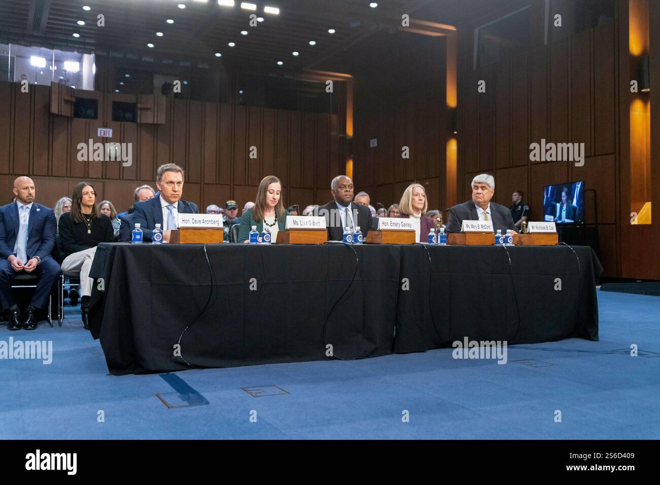 Washington, Vereinigte Staaten. 16 janvier 2025. De gauche à droite : Dave Aronberg, ancien procureur, comté de Palm Beach, Dave Aronberg Law, P.A. West Palm Beach, Floride ; Lisa Gilbert, co-fondatrice de public Citizen, Washington, DC ; Emery Gainey, ancien shérif du comté d'Alachua, bureau de Sheriffs du comté d'Alachua, Gainesville, Floride ; Mary B. McCord, directrice exécutive de l'Institute for Constitutional Advocacy and protection Georgetown University Law Center, Washington, DC ; et Nicholas B. Cox, procureur à l'échelle de l'État, bureau du procureur général, État de Flori Banque D'Images