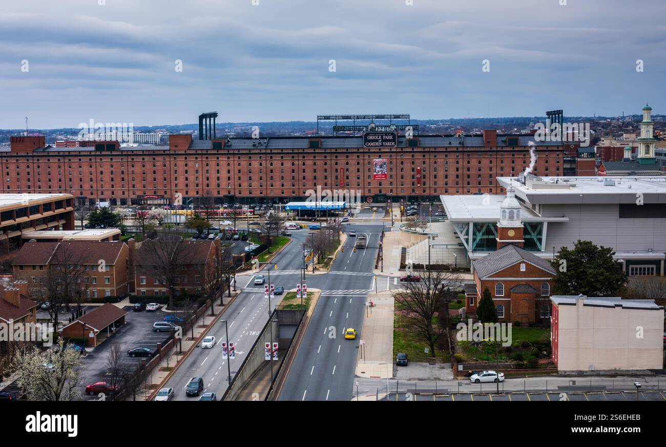 Baltimore, MD, États-Unis - 9 avril 2018 : route vers le stade de baseball Oriole Park à Camden Yards, stade des Orioles de Baltimore. Banque D'Images