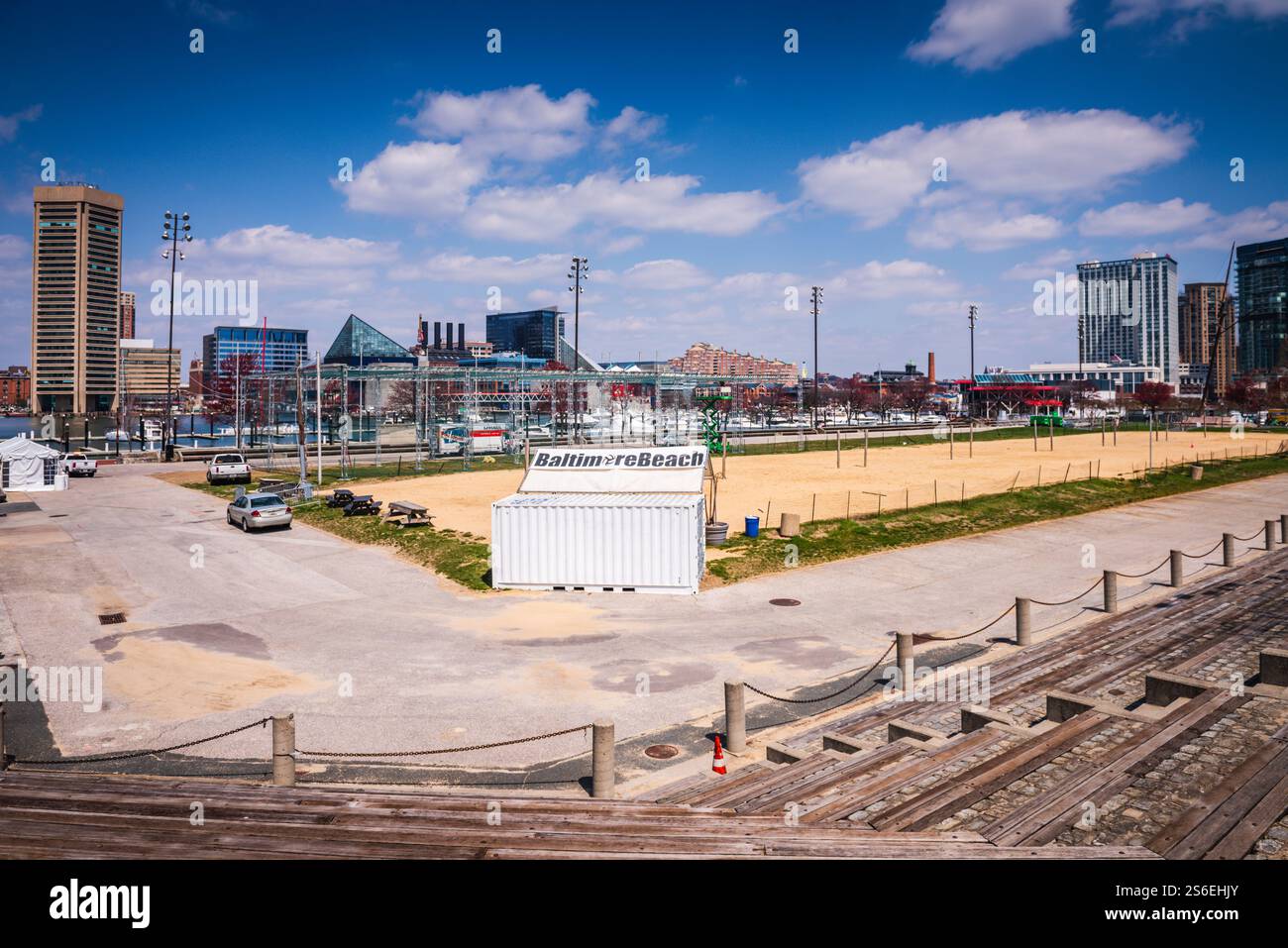 Baltimore, MD, États-Unis - 10 avril 2018 : volleyball sur sable au port intérieur de Baltimore - Rash Field. Baltimore Beach est un endroit où débutant à expert peut Banque D'Images
