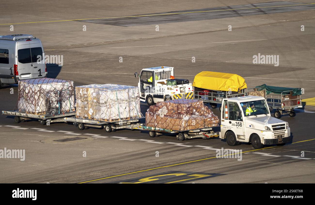 Aéroport de Duesseldorf, transport de palettes de fret aérien, Duesseldorf, Rhénanie du Nord-Westphalie, Allemagne, Europe Banque D'Images