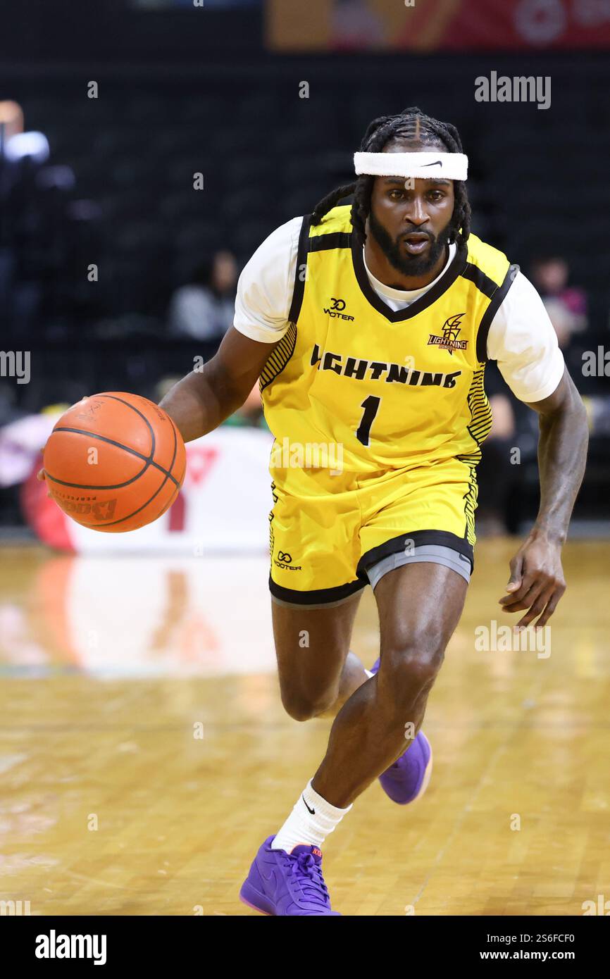 Londres, Canada. 16 janvier 2025. Les Titans KW battent le Lightning de Londres 142-133 à la place Canada Life en prolongation. Marcus Ottey (1) du London Lightning se dirige vers le net au cours du 2ème trimestre. Crédit : Luke Durda/Alamy Live News Banque D'Images