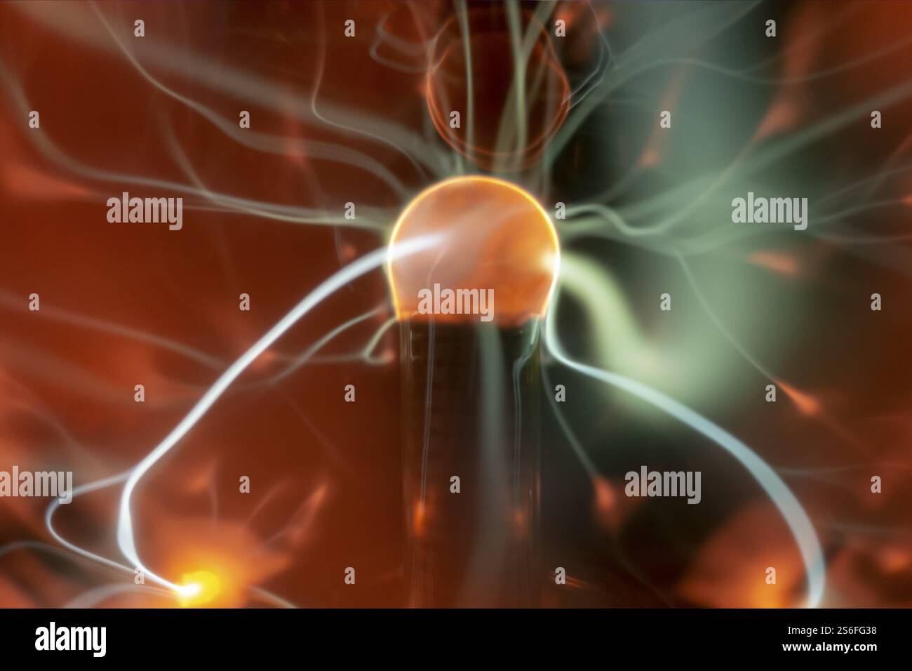 L'image d'une lampe à plasma avec des faisceaux de lumière en mouvement Banque D'Images