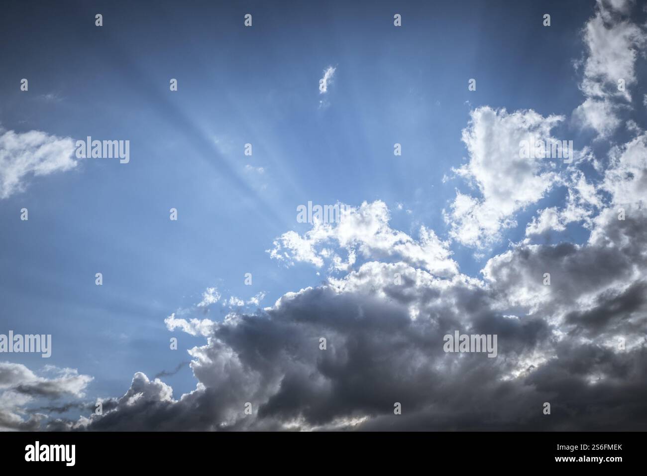 Une image d'un fond de ciel dramatique Banque D'Images