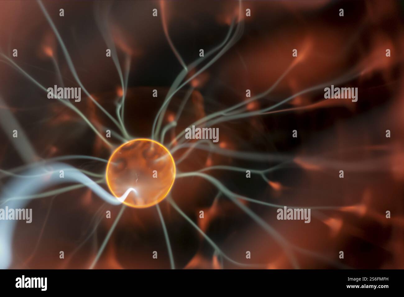 L'image d'une lampe à plasma avec des faisceaux de lumière en mouvement Banque D'Images