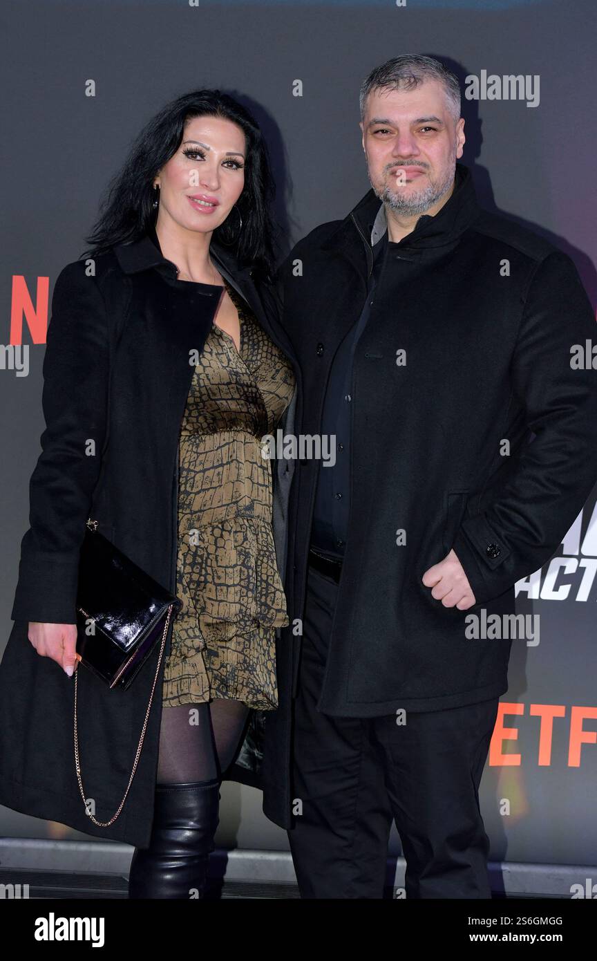 Imad Mardnli mit Ehefrau Samia Mardnli beim projection des films Netflix 'Back in action' im Zoo Palast. Berlin, 15.01.2025 Banque D'Images