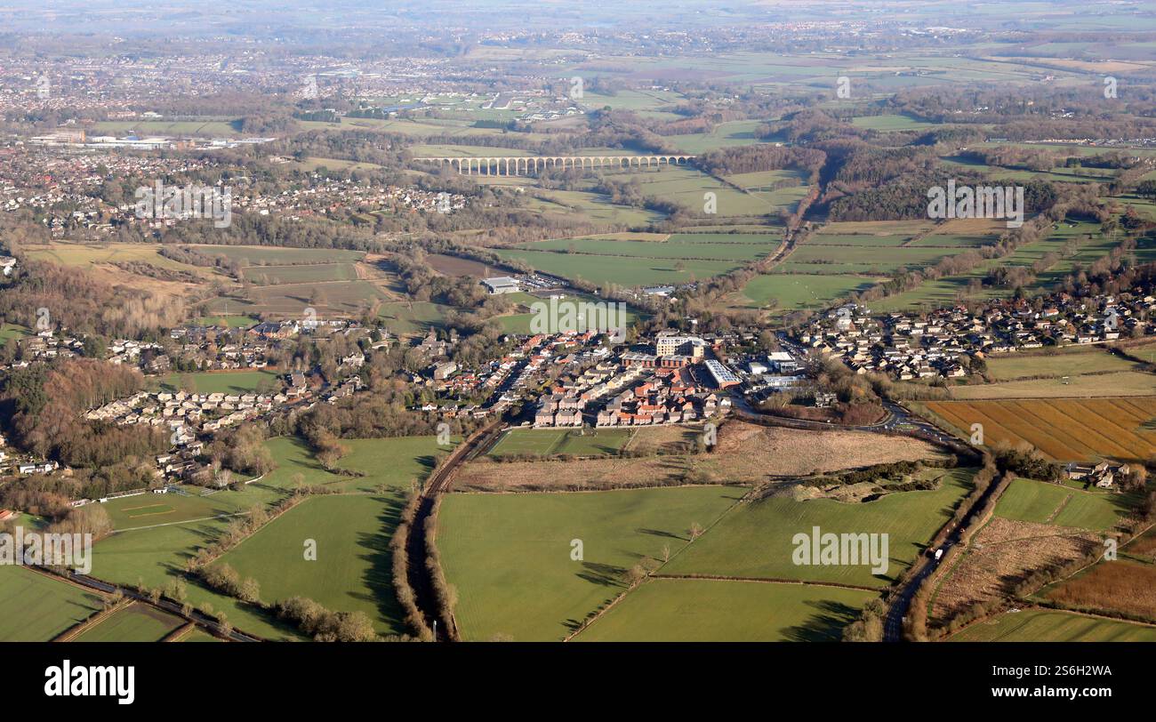 Vue aérienne de l'ouest du village de Pannal dans le district de Harrogate dans le Yorkshire du Nord Banque D'Images