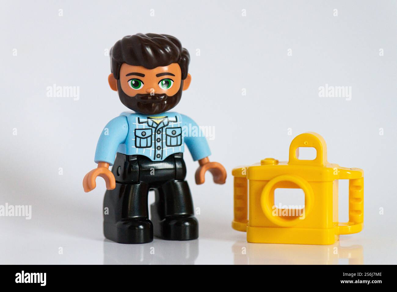 Un homme Duplo avec une barbe et un appareil photo Banque D'Images