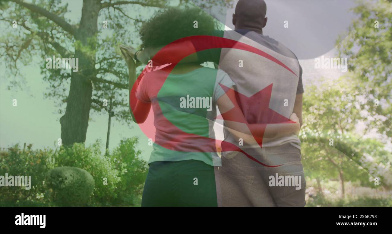 Image du drapeau de l'algérie sur couple afro-américain embrassant et marchant dans le jardin Banque D'Images Image du drapeau de l'algérie sur couple afro-américain embrassant et marchant dans le jardin Banque D'Images