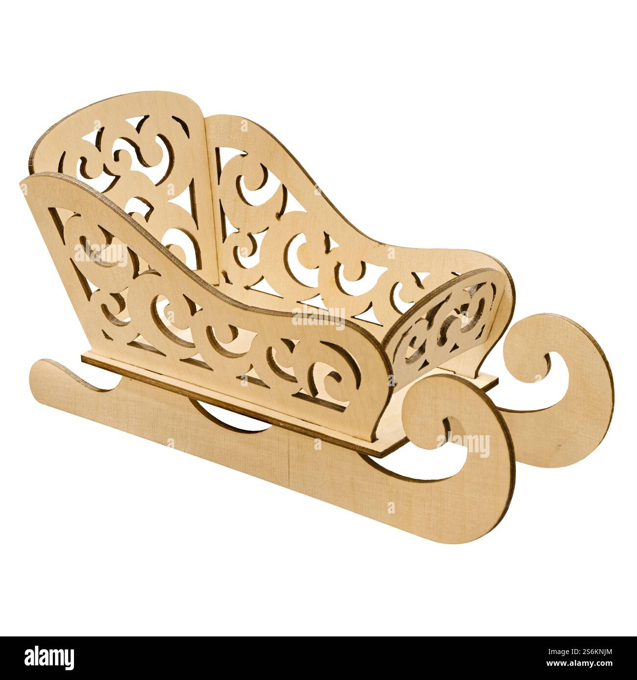 Traîneau jouet en bois du Père Noël, couleur bois naturel, décoration pour arbre de Noël, isolé sur fond blanc Banque D'Images
