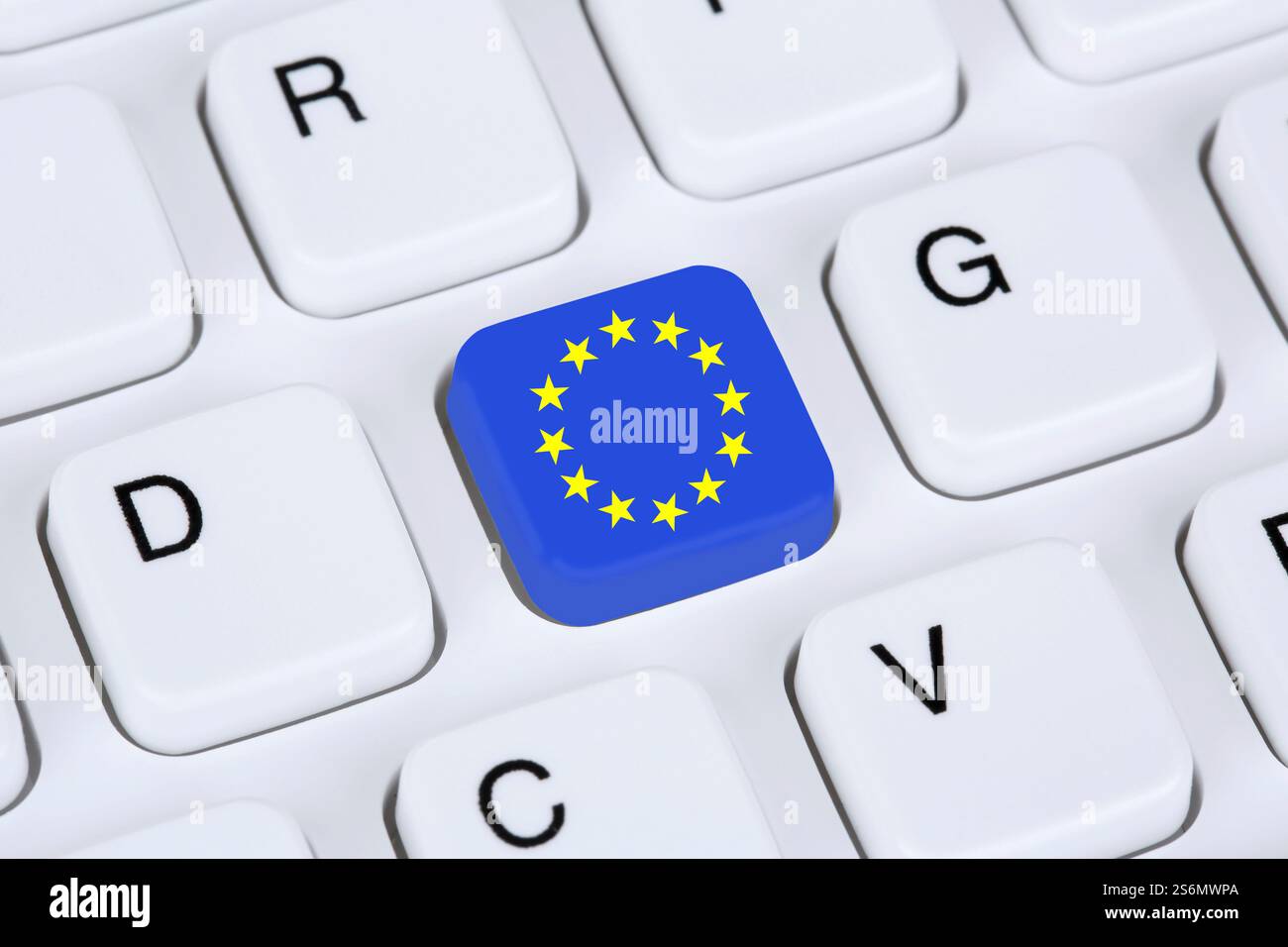Drapeau de l'Europe Union européenne UE sur le clavier d'ordinateur Internet en ligne Banque D'Images